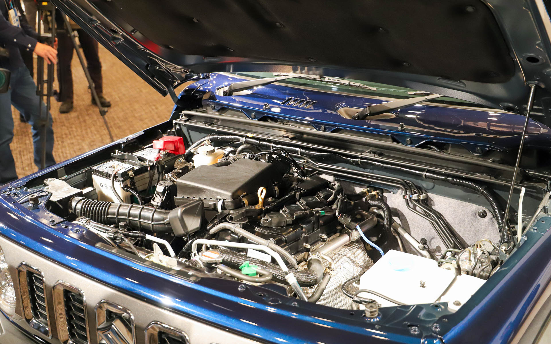 最高出力75kW（102PS）/6000rpm、最大トルク130Nm（13.3kgfm）を発生する直列4気筒DOHC 1.5リッター「K15B」エンジンを搭載。WLTCモード燃費は5速MTが14.9km/L、4速ATが13.6km/L