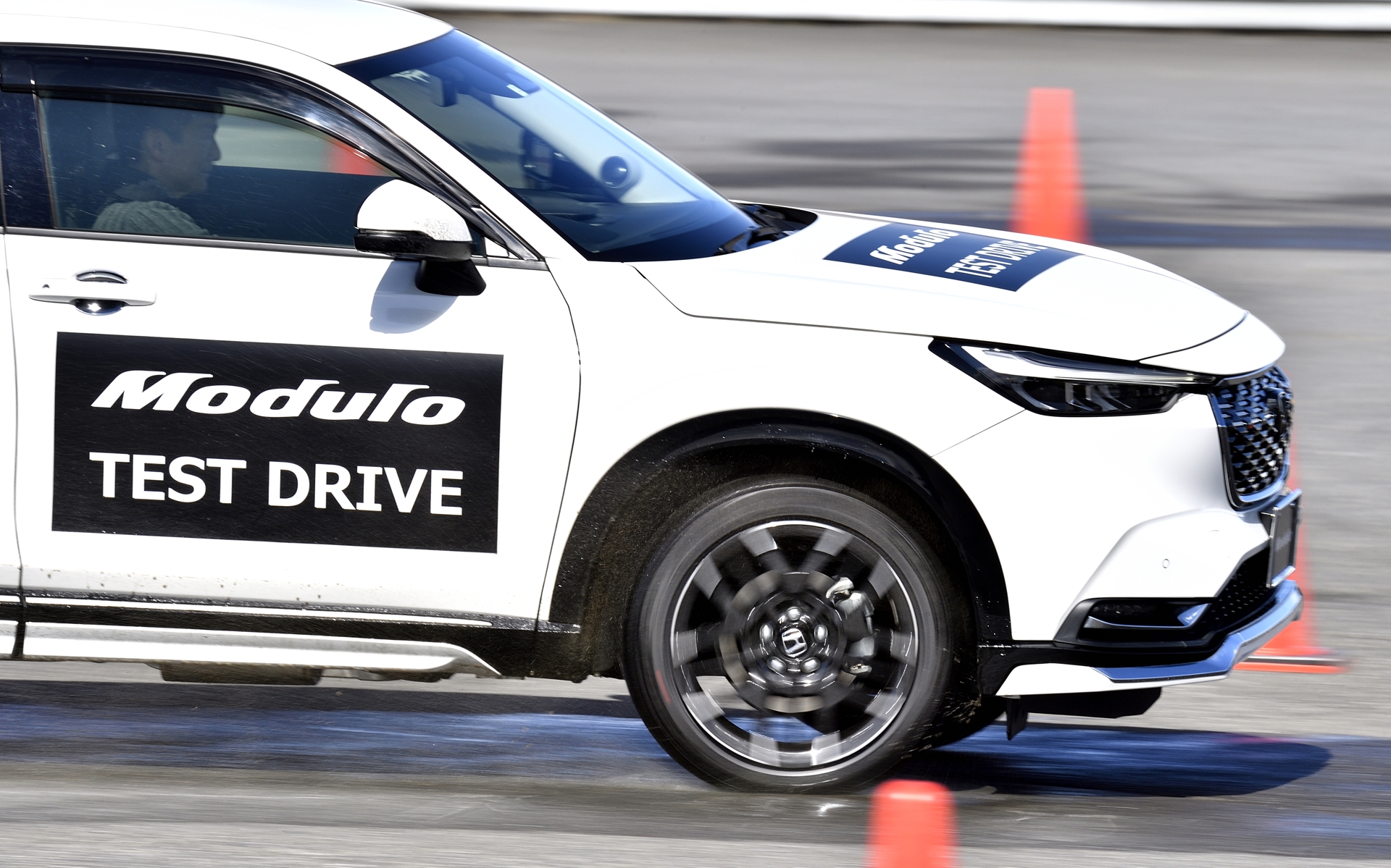 しならせることでタイヤの性能を使い切る構造の「MS-050」