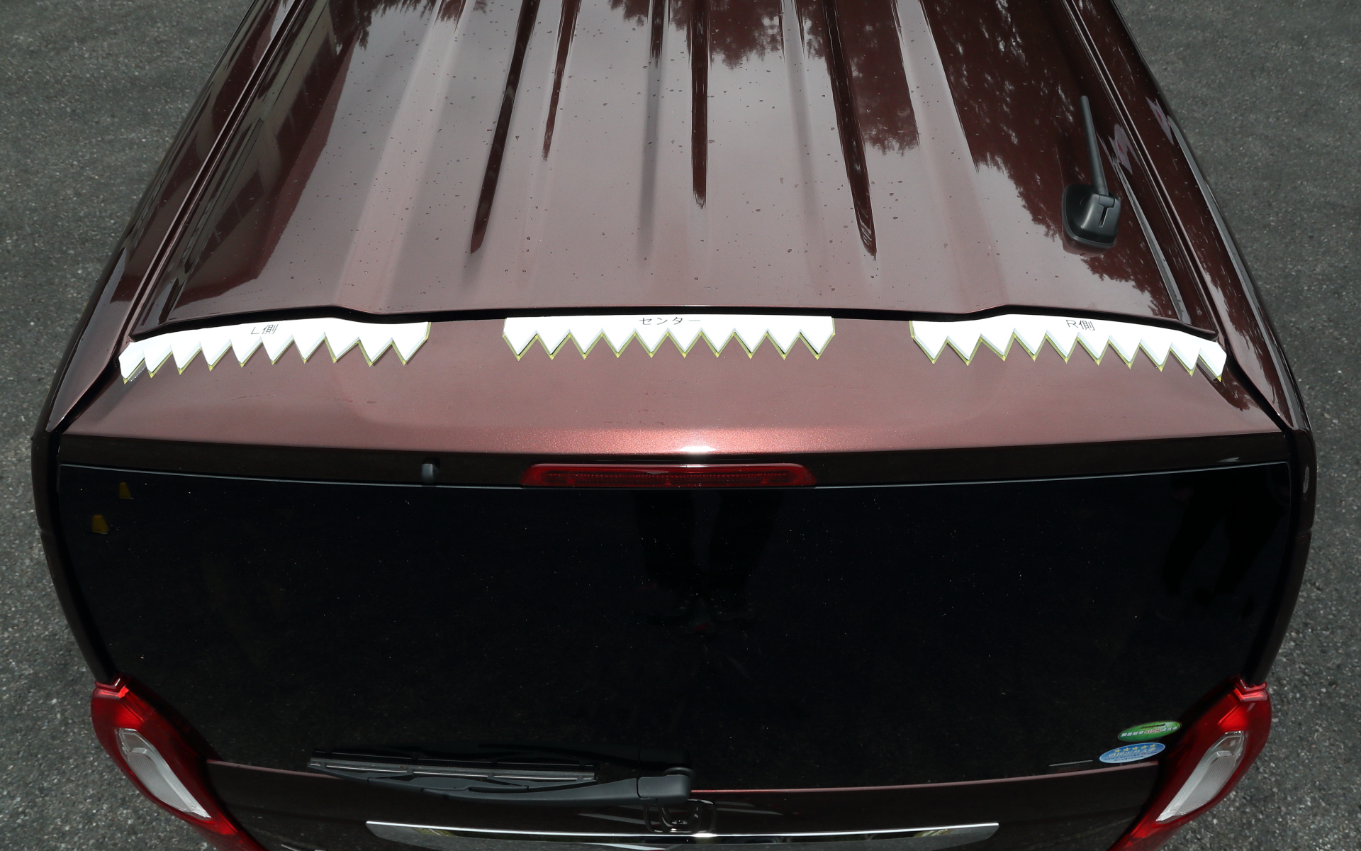 実効空力デバイスはマグネットで簡単に脱着できるようにしてある