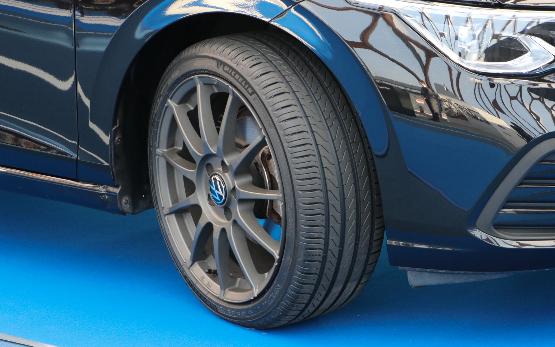 コンパクトカーやセダンにもフィットするプライマシー5