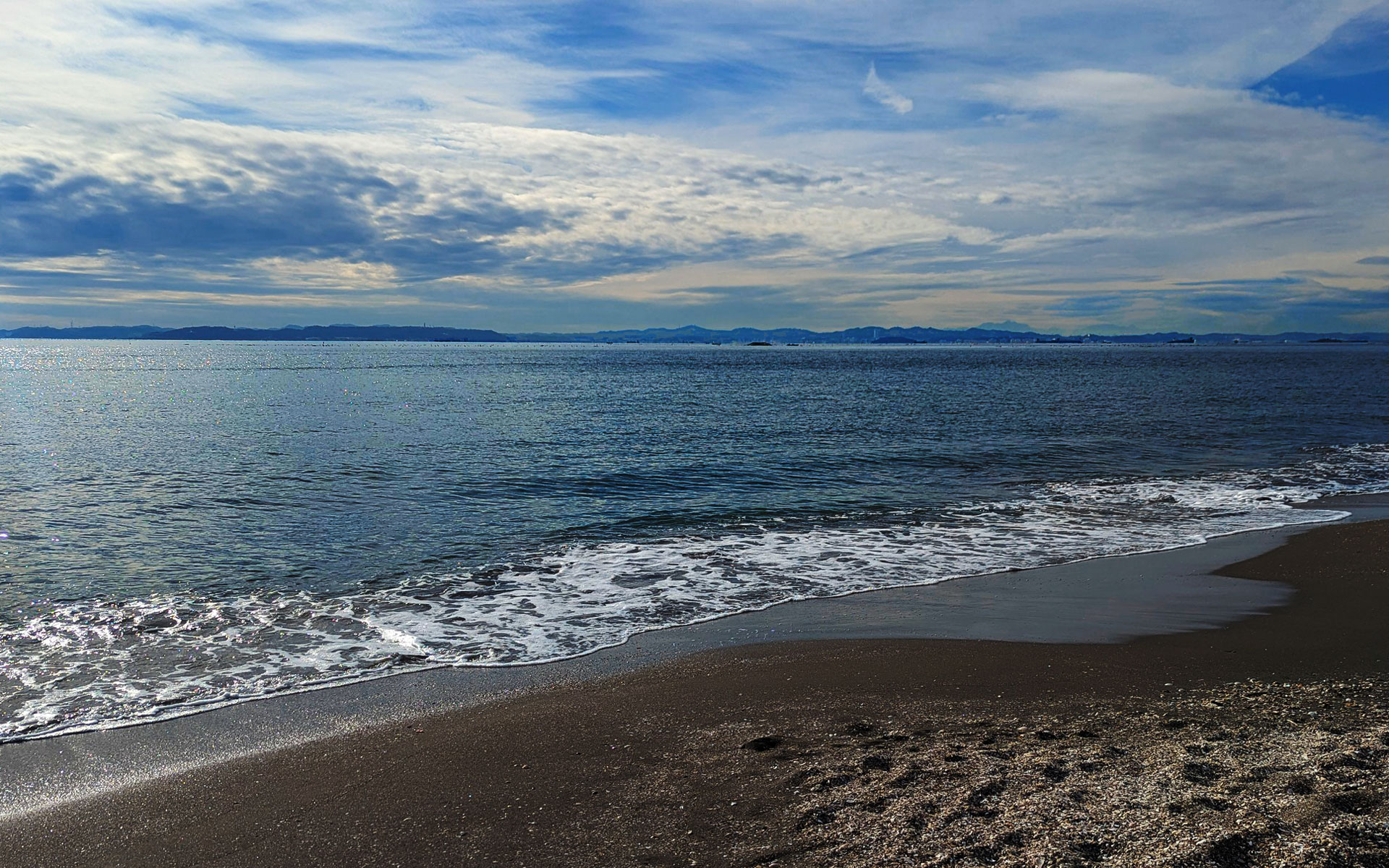 母なる海。泳ぐと飲み込まれてしまいそうで怖いので、波打ち際でちゃぷちゃぷしているくらいがちょうどいいなと思います