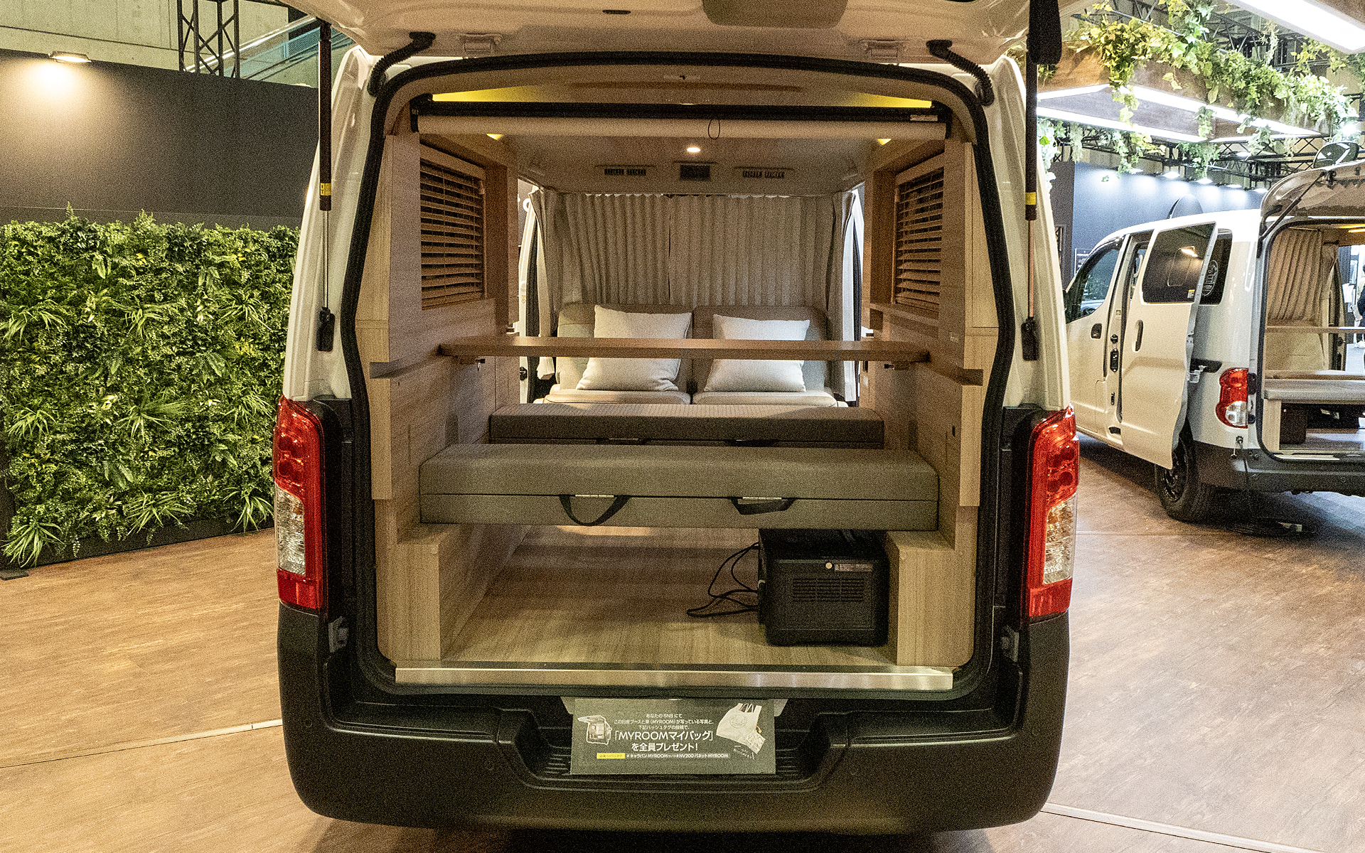 折りたたみベッドを畳んでベンチシートにした状態