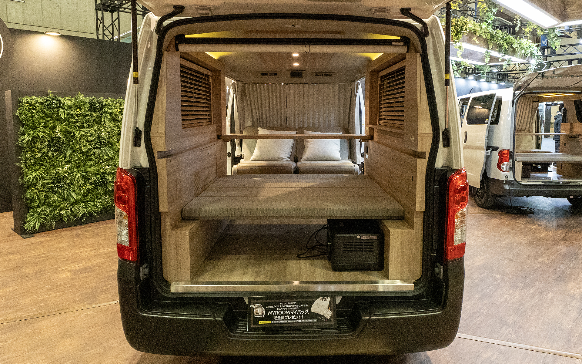 ベッド展開した状態。ベッド長は2228mm（シート部含む）