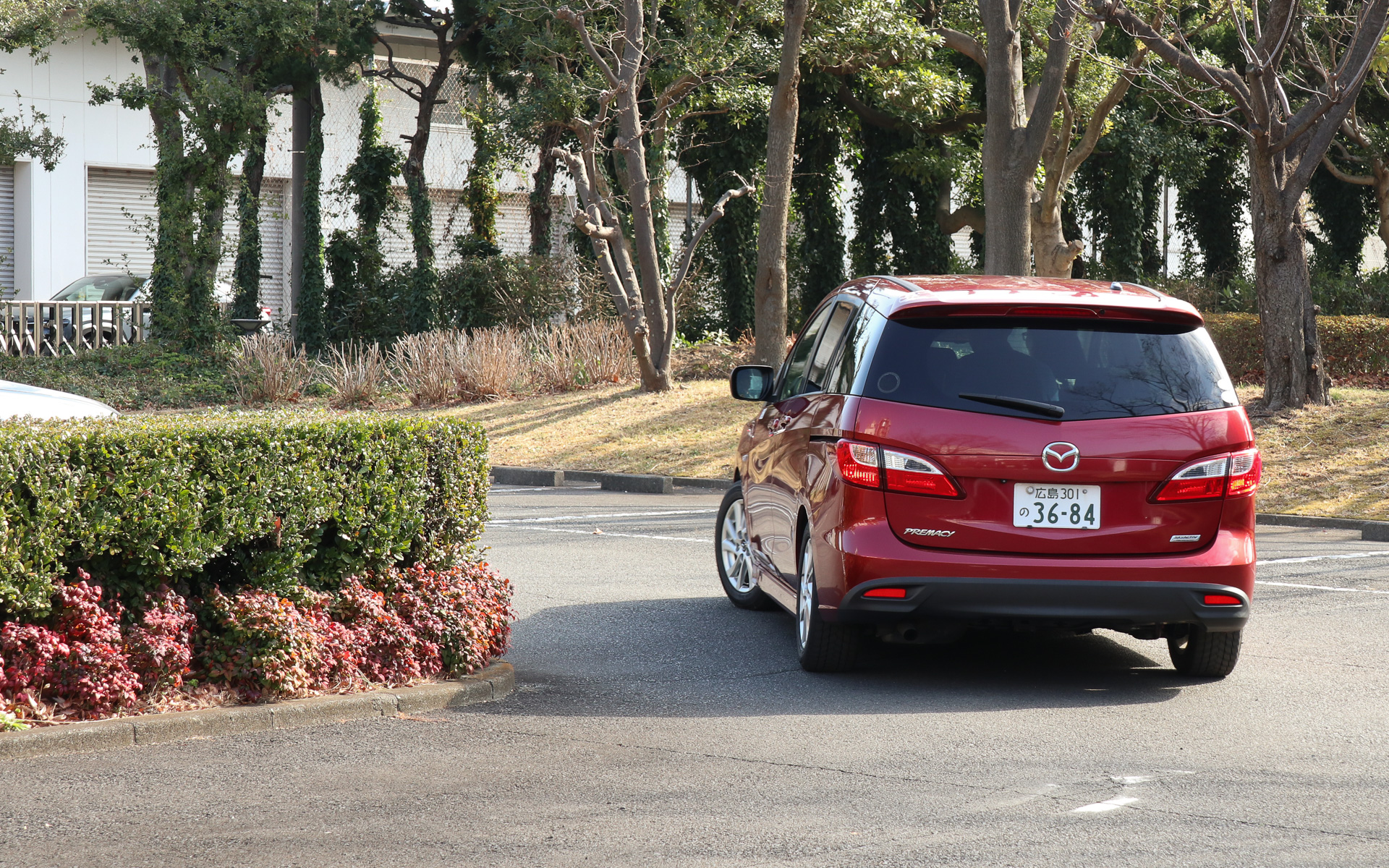 3代目プレマシーの走行シーン
