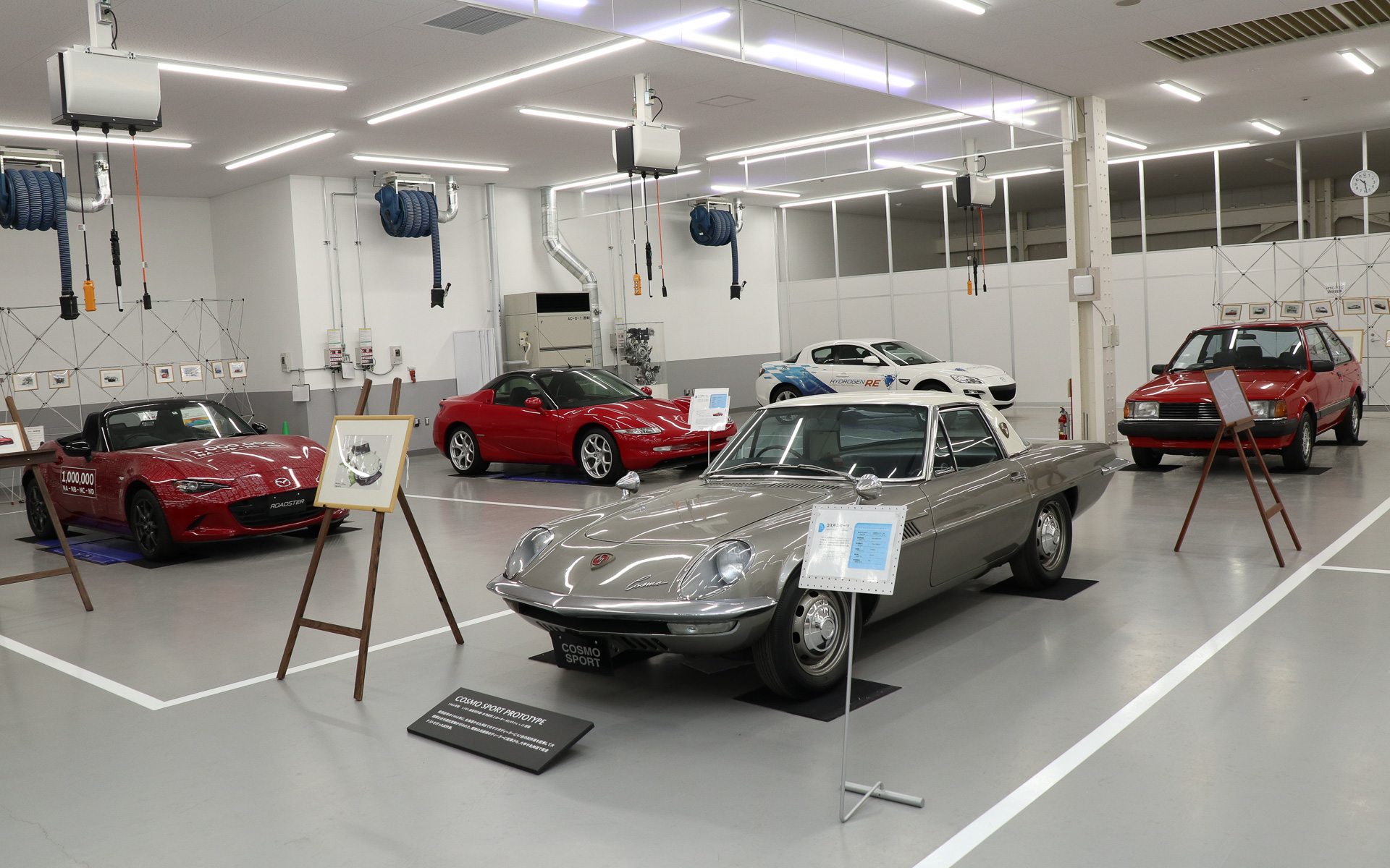 マツダの歴史を支え、彩ってきた車両なども間近で見学可能だった