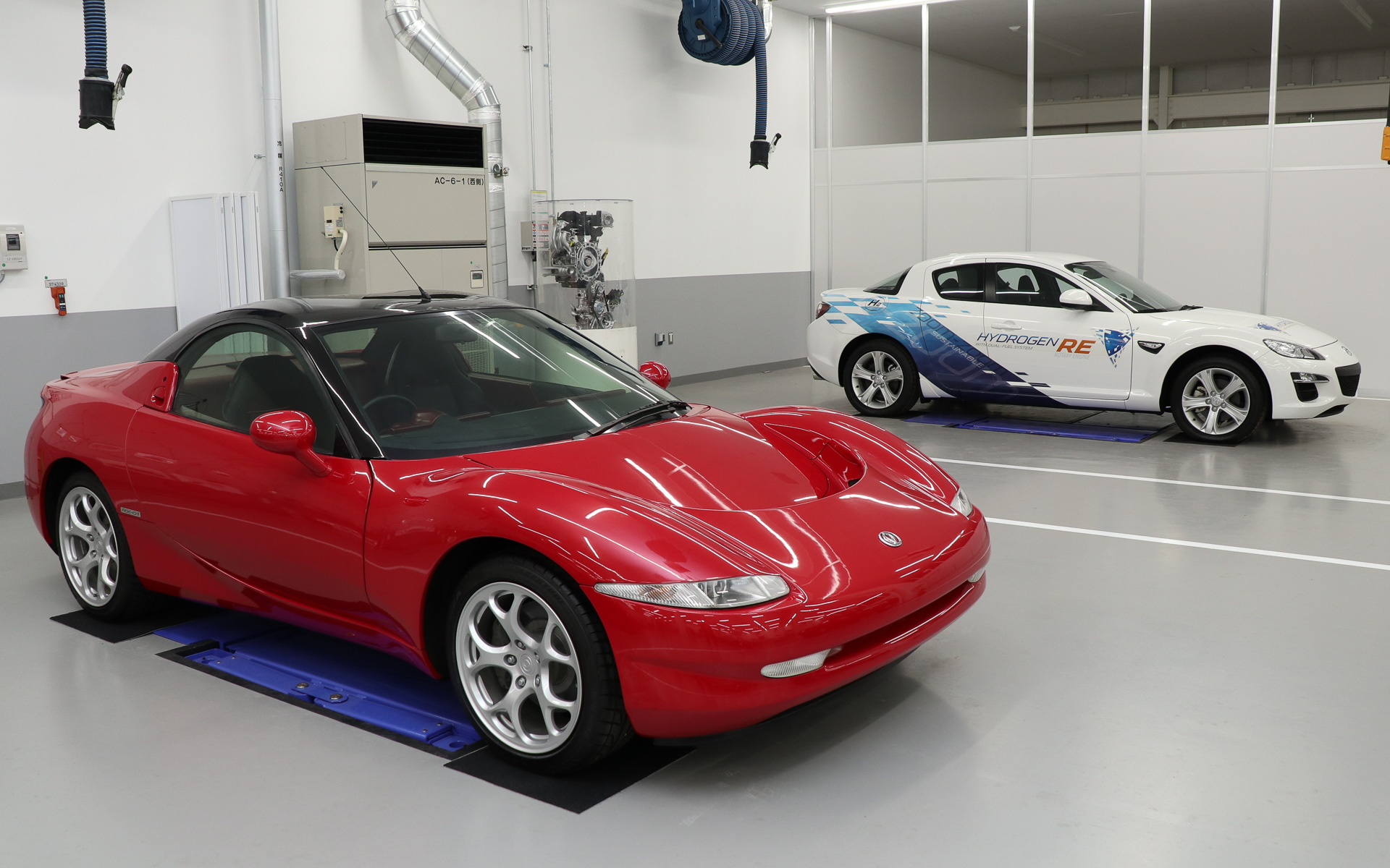 マツダの歴史を支え、彩ってきた車両なども間近で見学可能だった