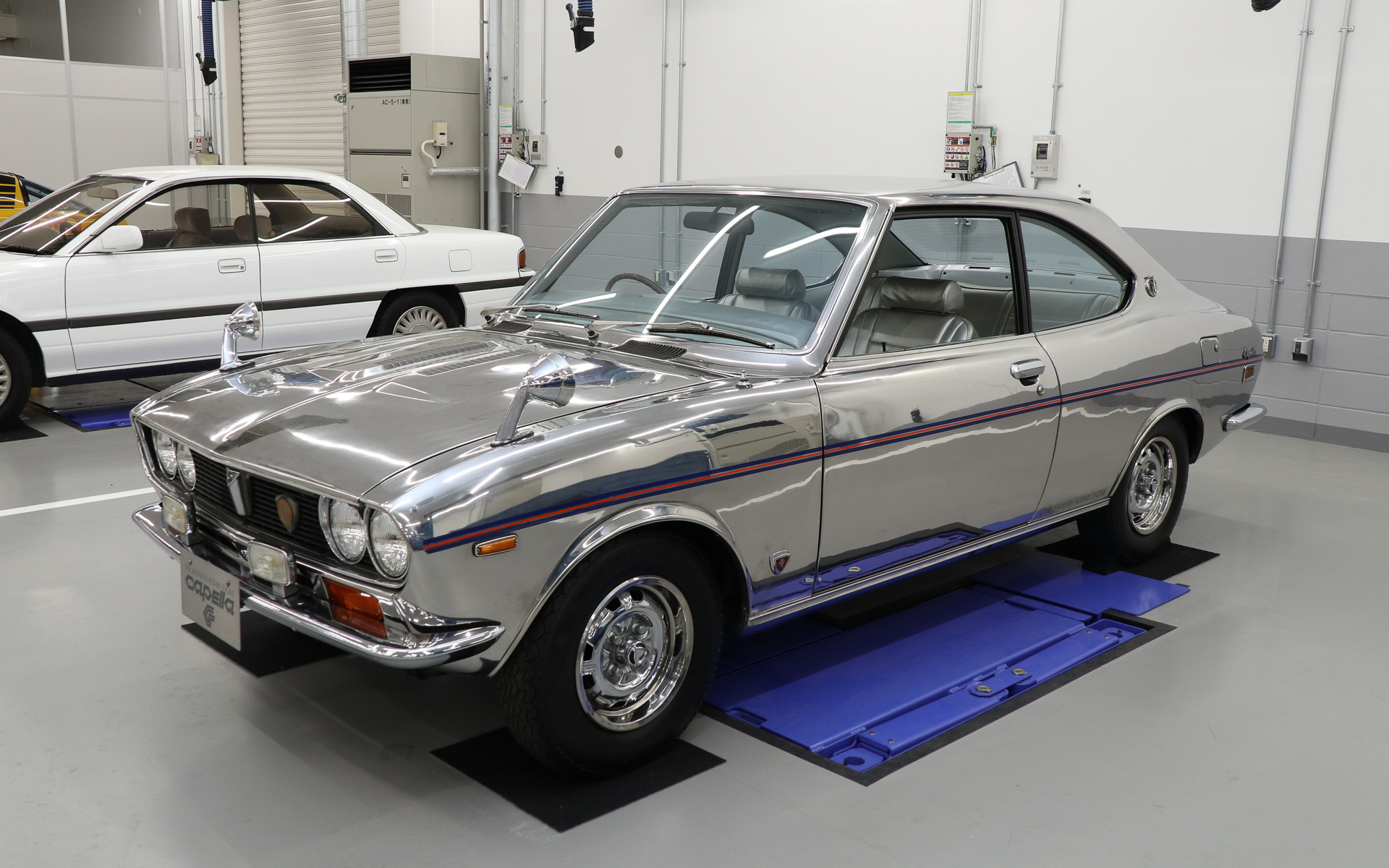 マツダの歴史を支え、彩ってきた車両なども間近で見学可能だった