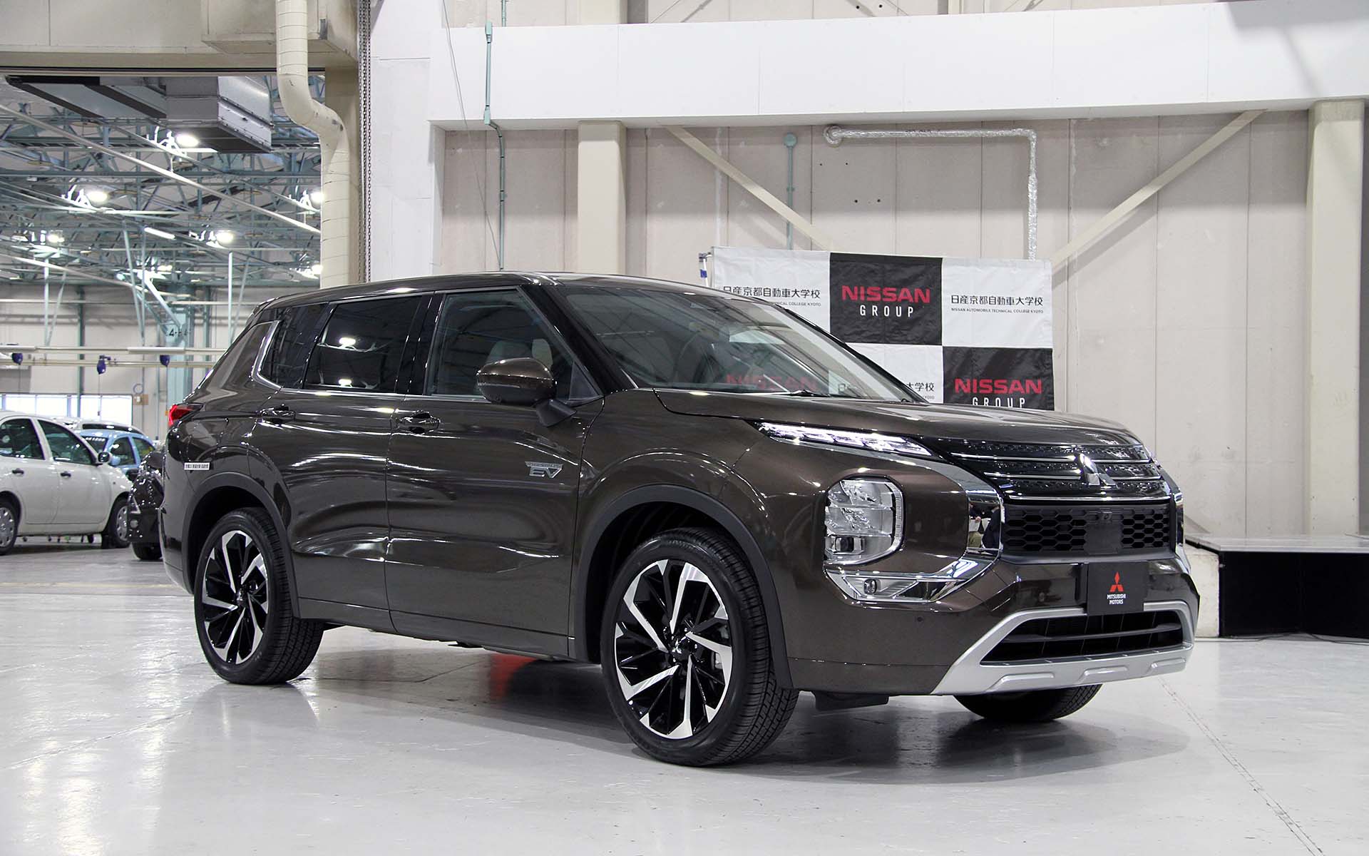 寄贈されたアウトランダーPHEV