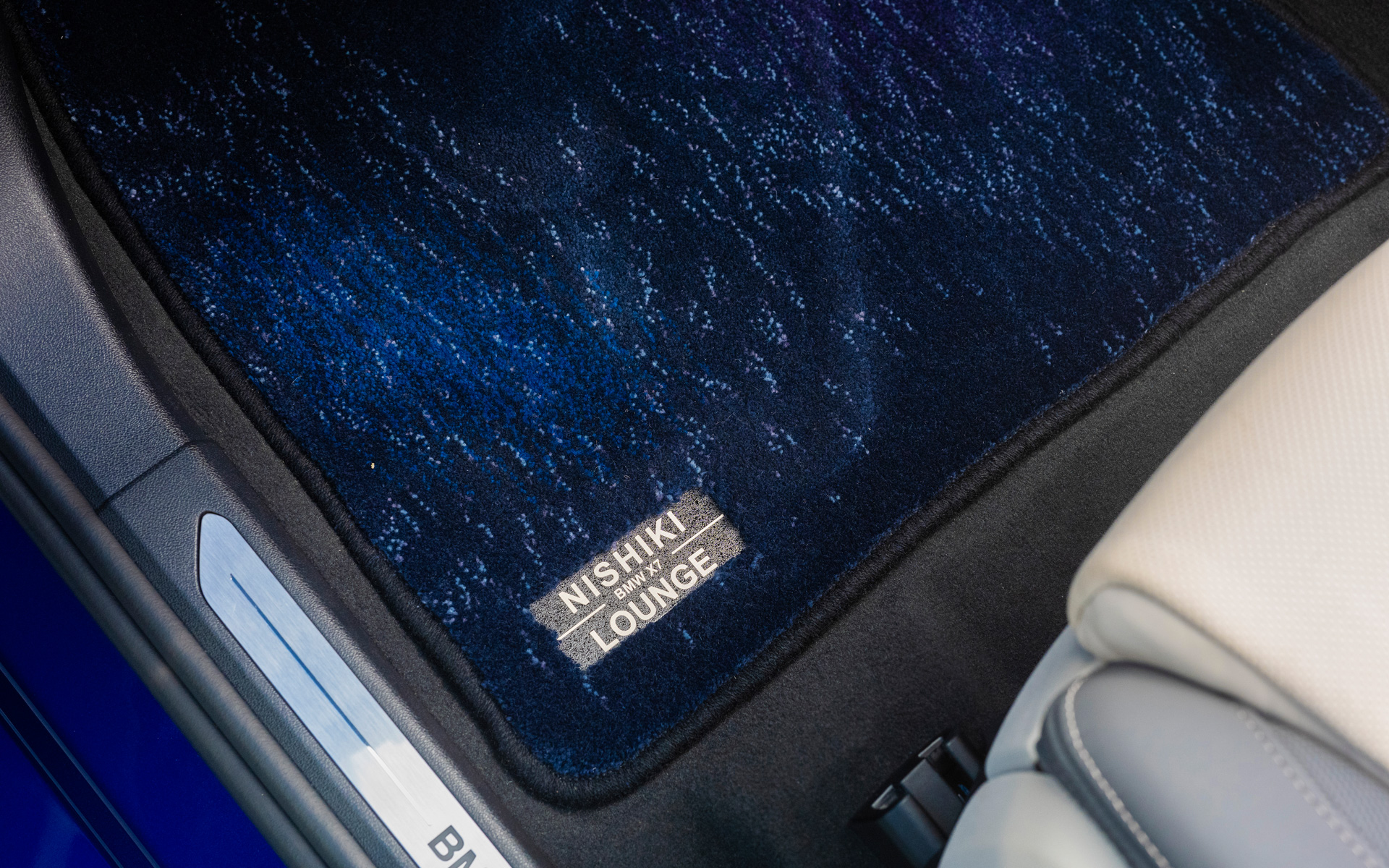 川島織物セルコンによって仕上げられたフロアマット