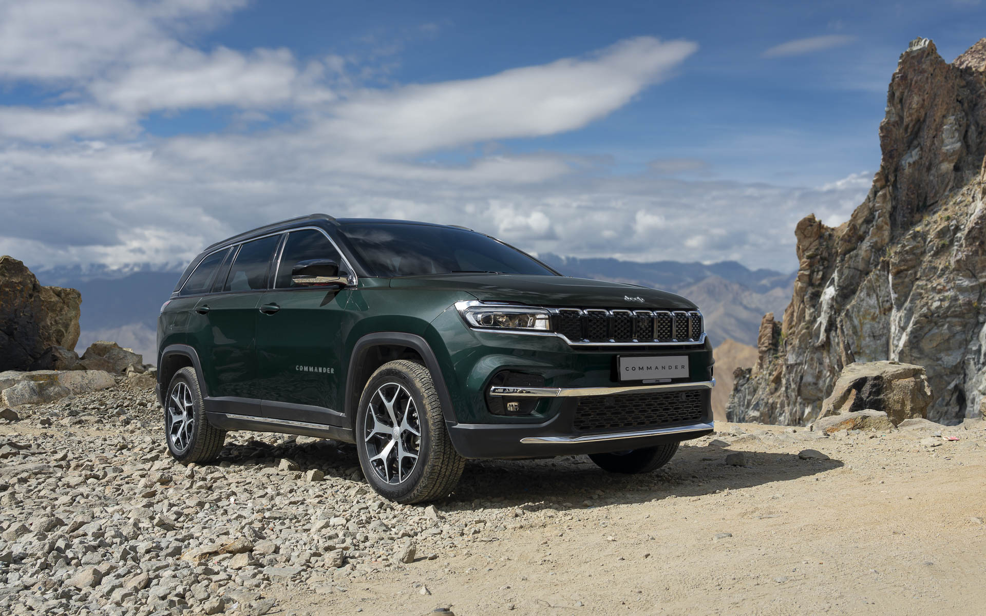 限定車「コマンダー リミテッド テクノ グリーン」