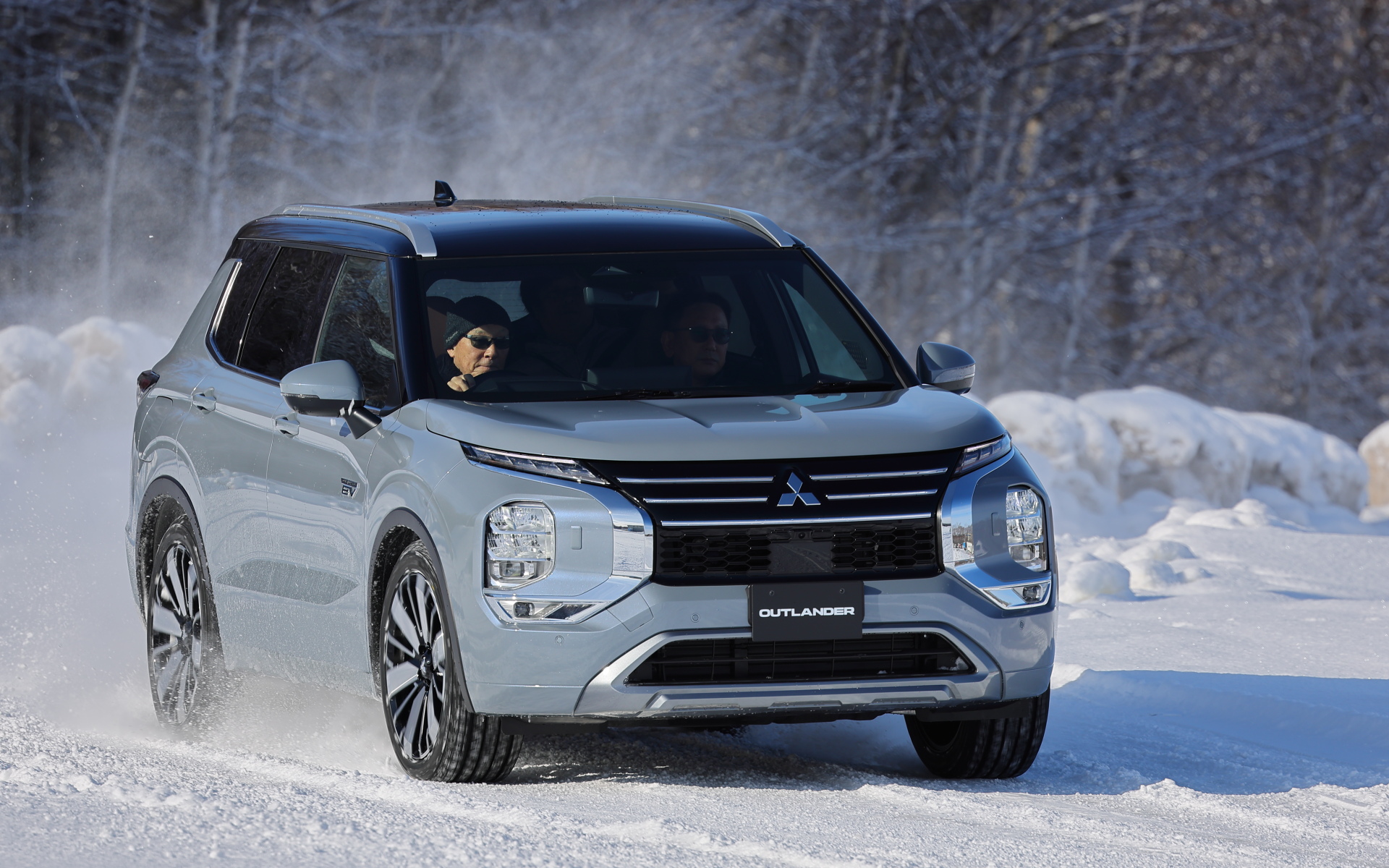 新型アウトランダーPHEVでは轍の乗り越し性のよさを感じた