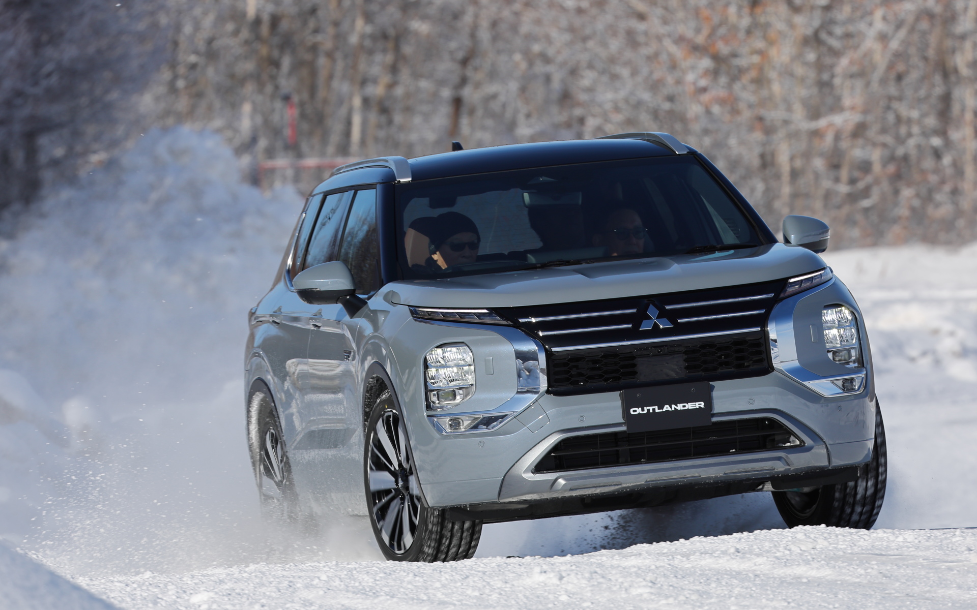 ビッグマイナーチェンジした新型「アウトランダーPHEV」で雪上試乗
