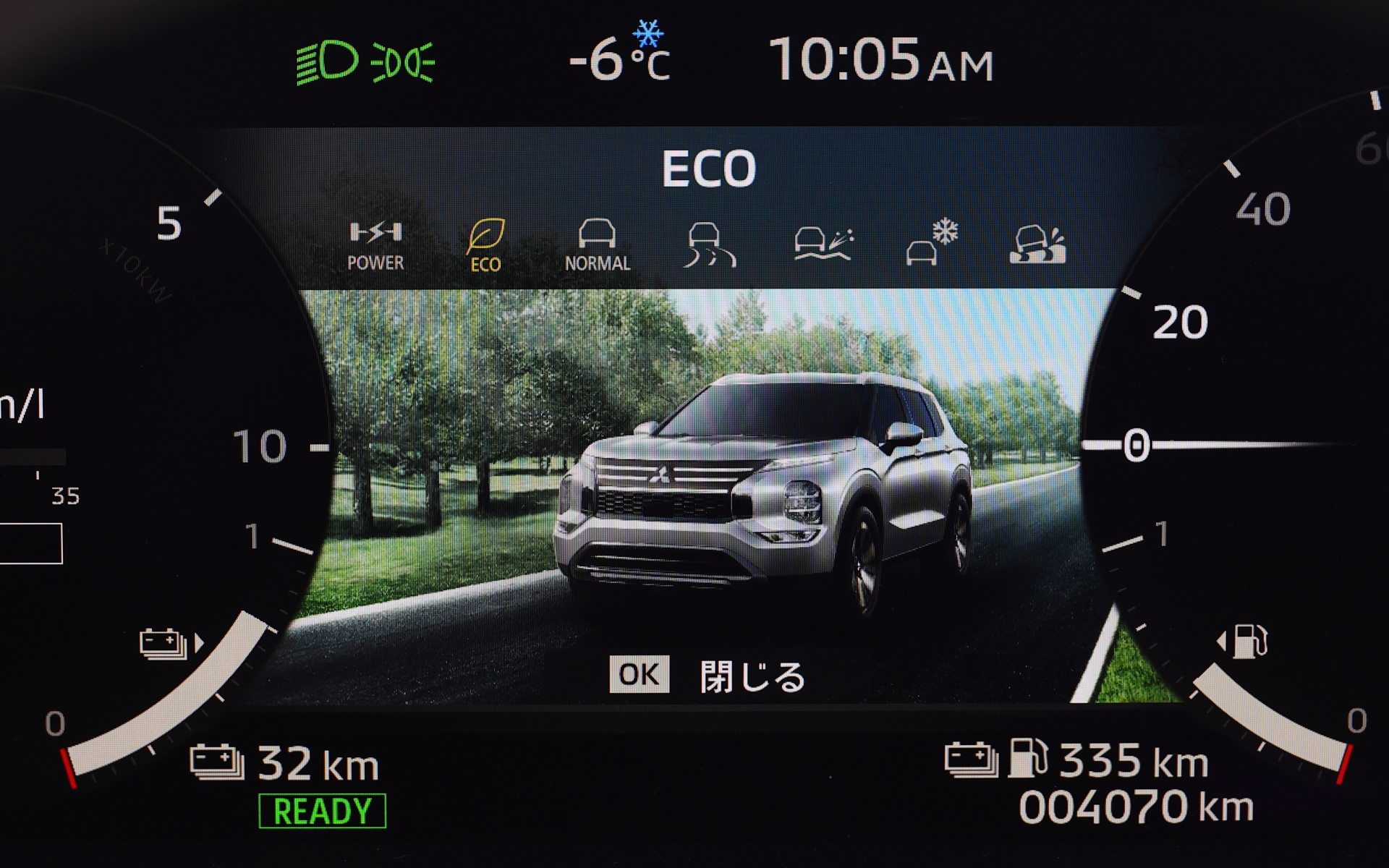 ダイヤル式のドライブモードではPOWER、ECO、NORMAL、TARMAC、GRAVEL、SNOW、MUDから選択可能