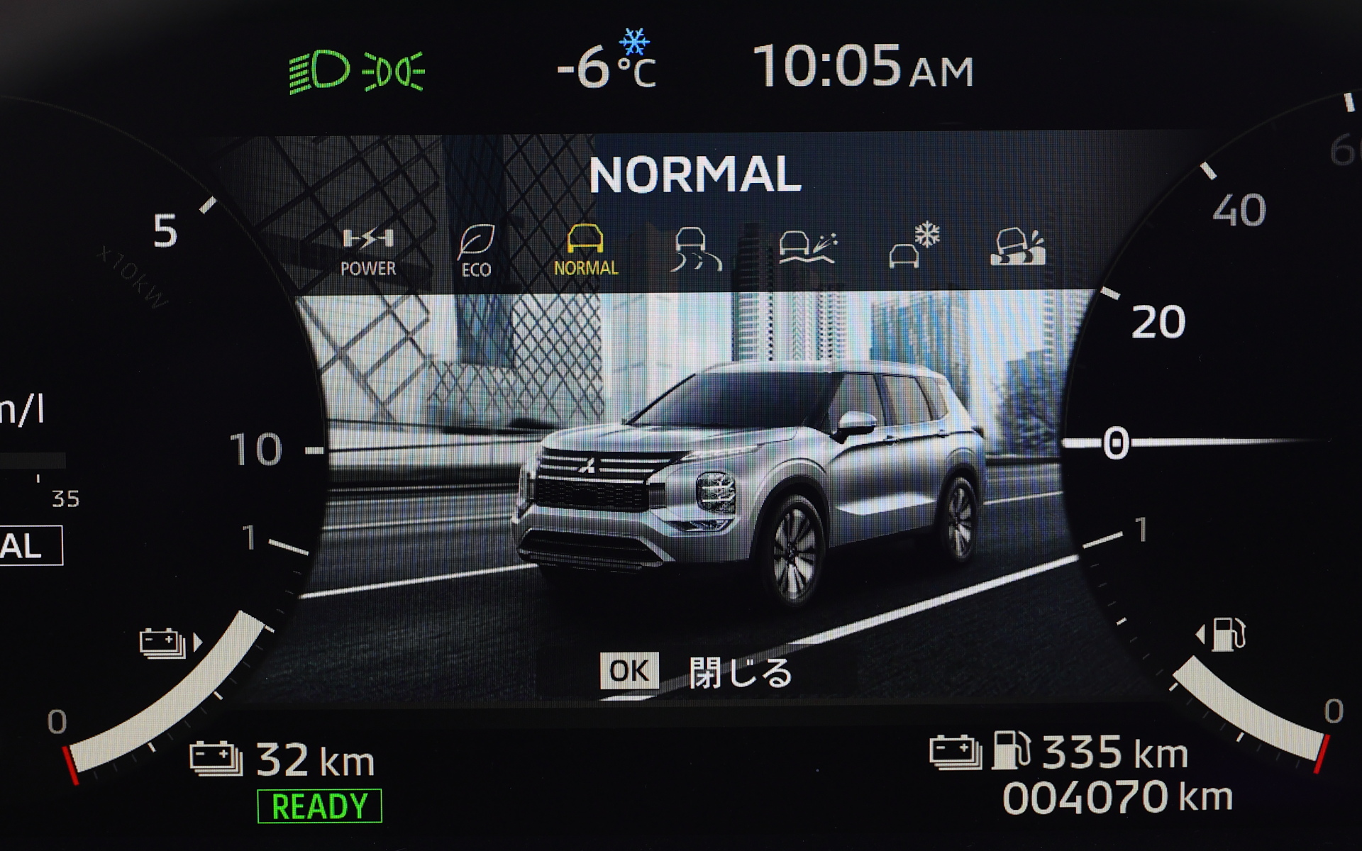 ダイヤル式のドライブモードではPOWER、ECO、NORMAL、TARMAC、GRAVEL、SNOW、MUDから選択可能