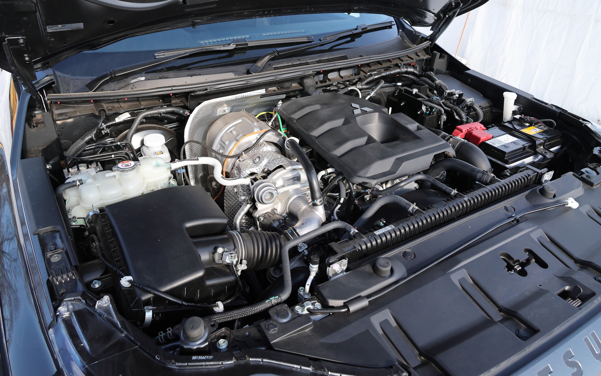 トライトンが搭載する直列4気筒DOHC 2.4リッタークリーンディーゼルターボ「4N16」型エンジンは最高出力150kW（204PS）/3500rpm、最大トルク470Nm（47.9kgfm）/1500-2750rpmを発生