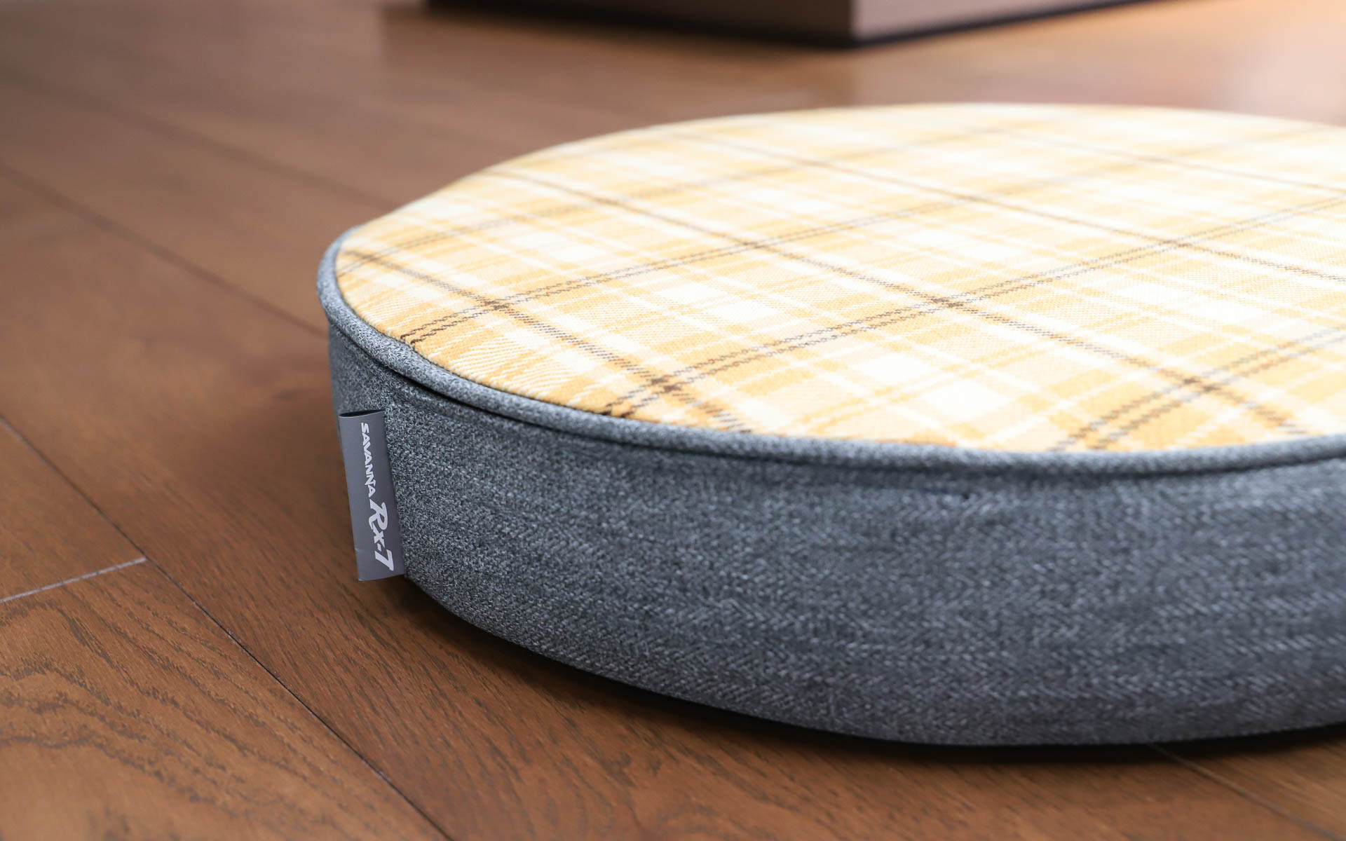 1階のクッション席は、裏返すとマツダ車のシート表皮が使われているものも。懐かしの車種から新しい車種まであるとのことなので、足を運んだ際はぜひ自身の目で確かめてほしい