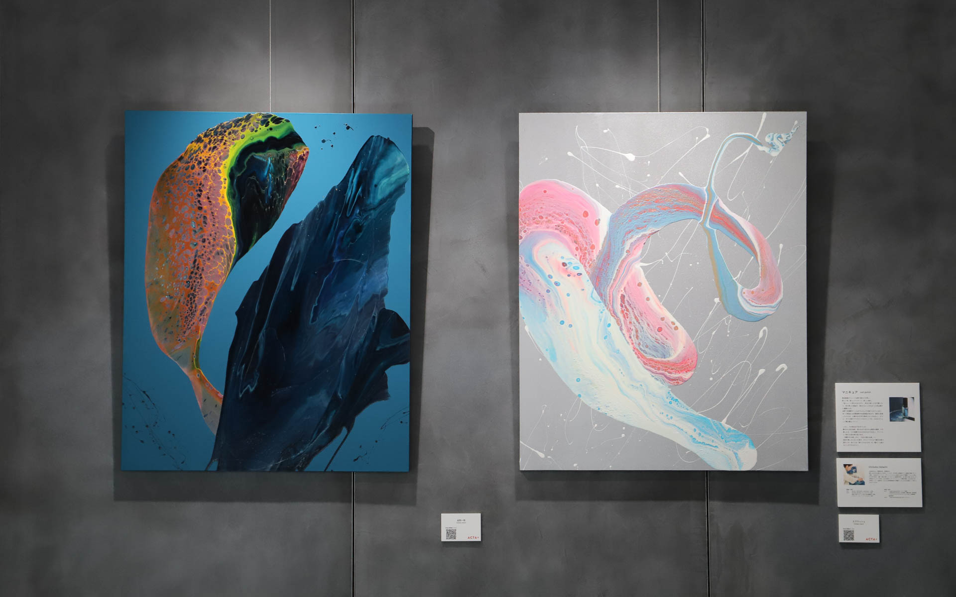 アート作品が並ぶ期間限定のギャラリーも設置。現在は「ACTA＋」の作品が並ぶ