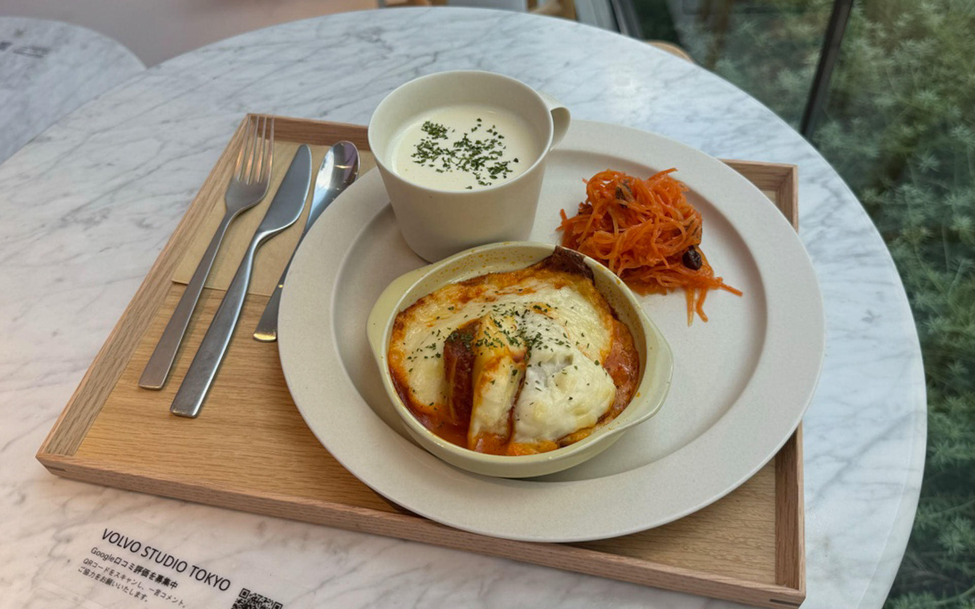 とーってもおいしかったラザニアとポタージュスープ。忙しいときでもここにきてサッといただくだけで、満たされた気持ちになりそうだなと思いました。コーヒーもスイーツもおいしいです