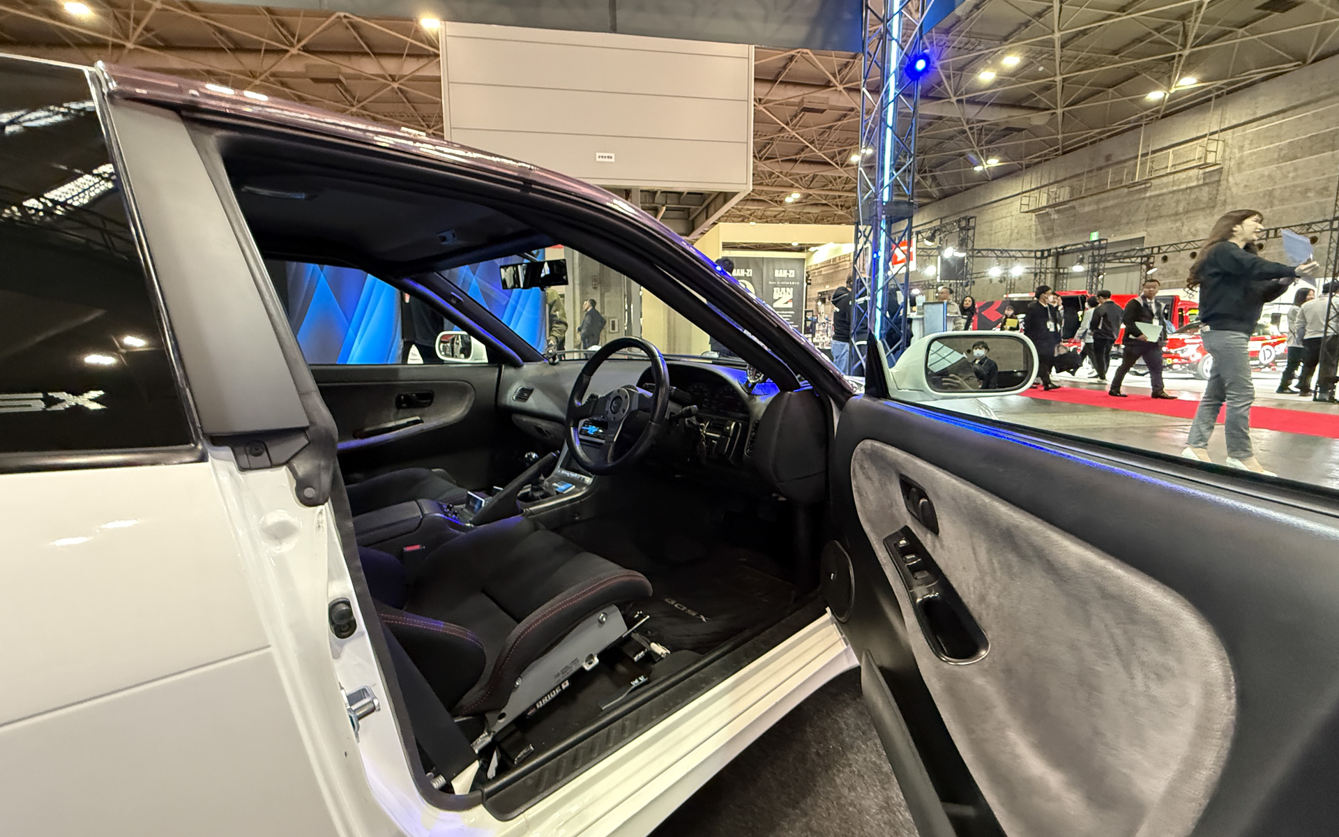 旧車と最新オーディオの組み合わせによるフィット感を確認できる