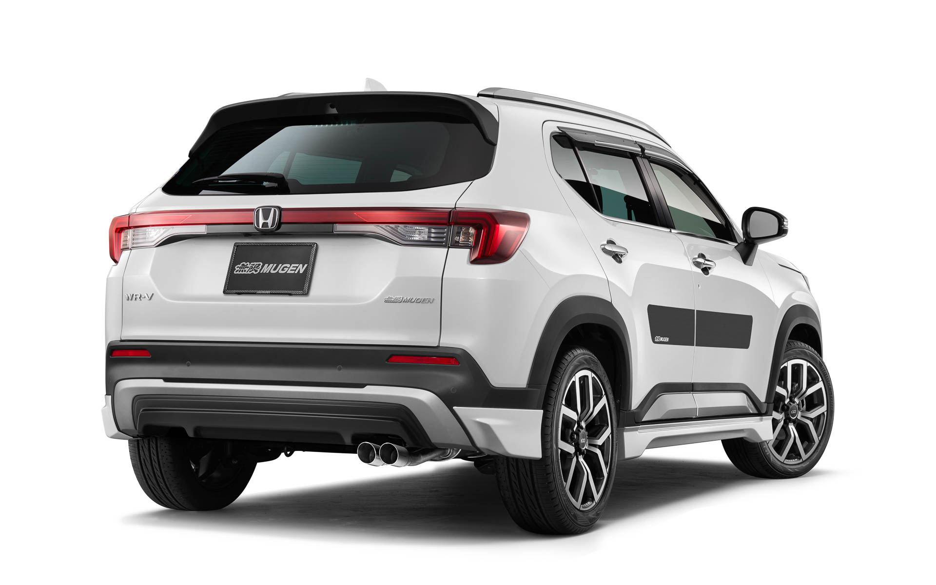 WR-V 無限パーツ装着イメージ（エアロ：プラチナホワイトパール、ホイール：マットガンメタリックミラーフェイス）