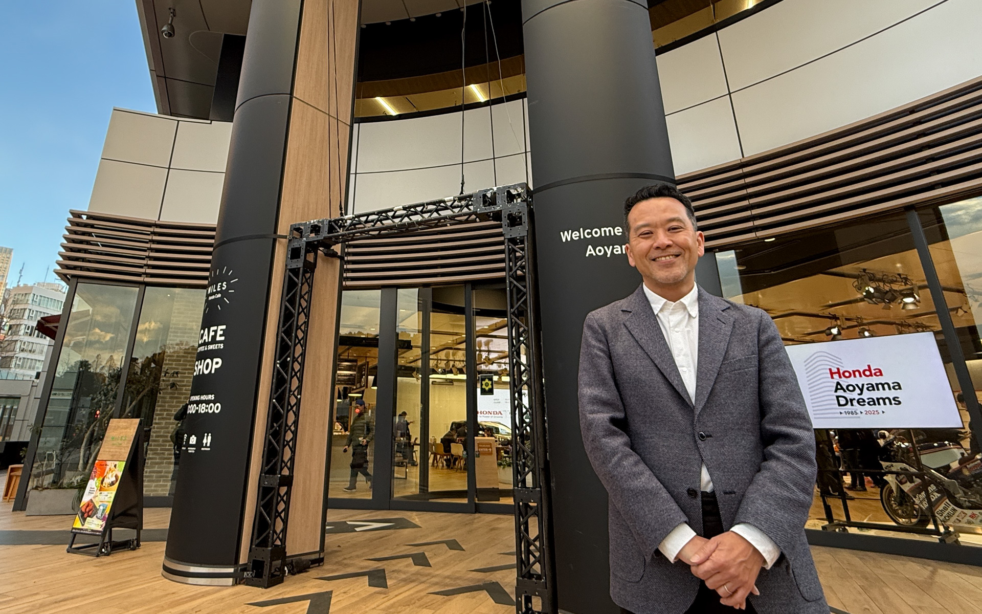 建築史家/大阪公立大学教授の倉方俊輔氏とともに「ホンダ青山ビル」を巡る建築ツアーを開催