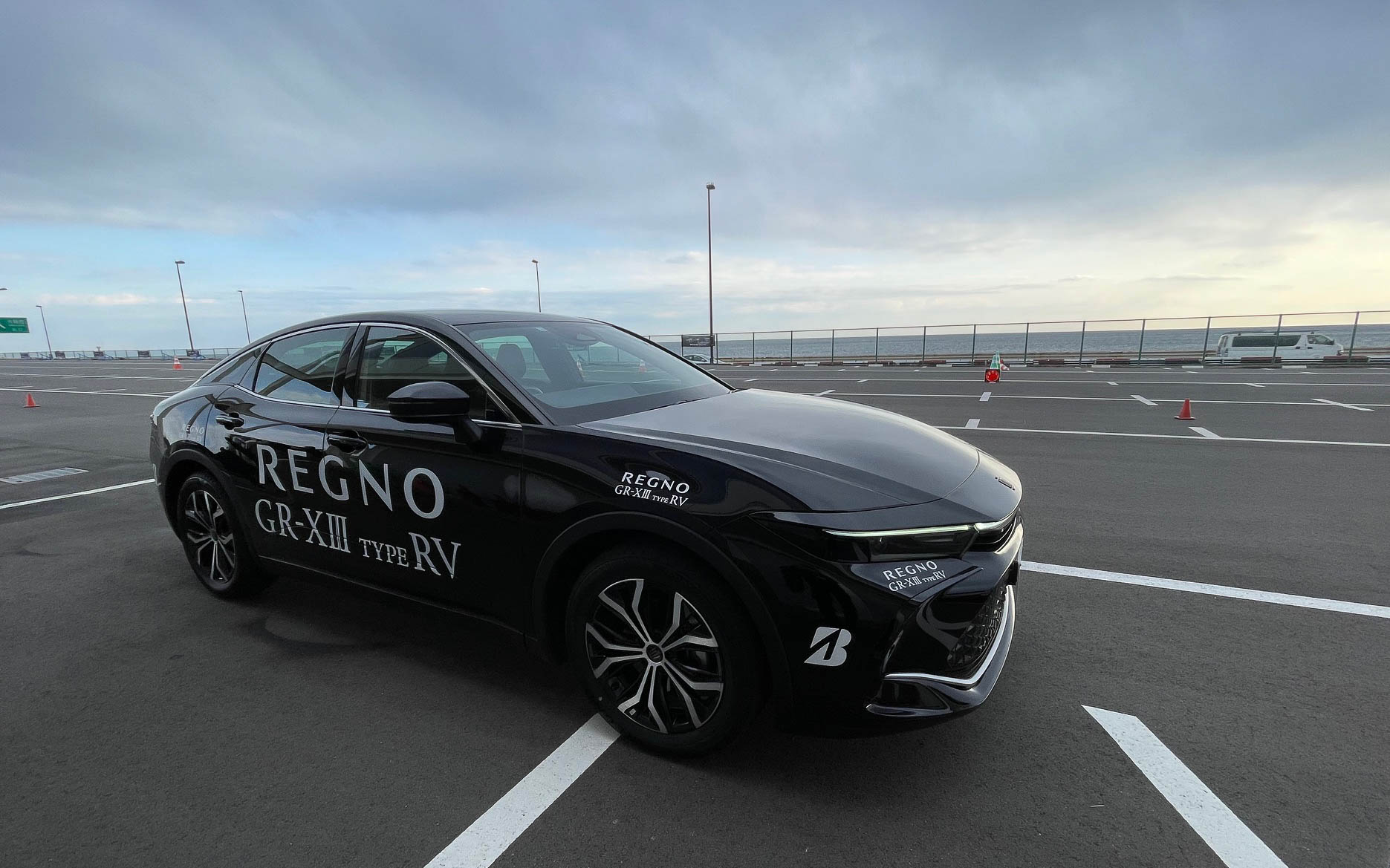 クラウン クロスオーバー。GR-XIII、GR-XIII TYPE RV両方にサイズがある