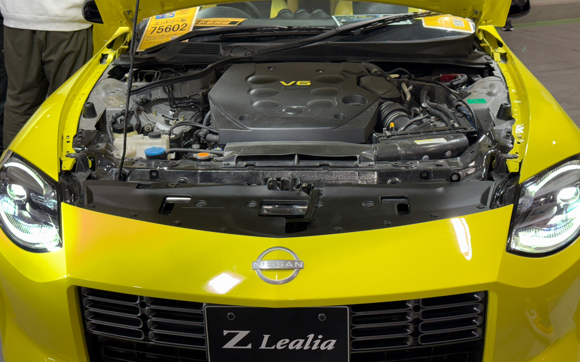 ベース車両はM35型「ステージア」で、最新のRZ34型「フェアレディZ」のような流麗なデザインを実現するために、リアまわりはフェンダーやルーフを一部切断し、日産「リーフ」のリア部分を丸ごと取り付けて溶接