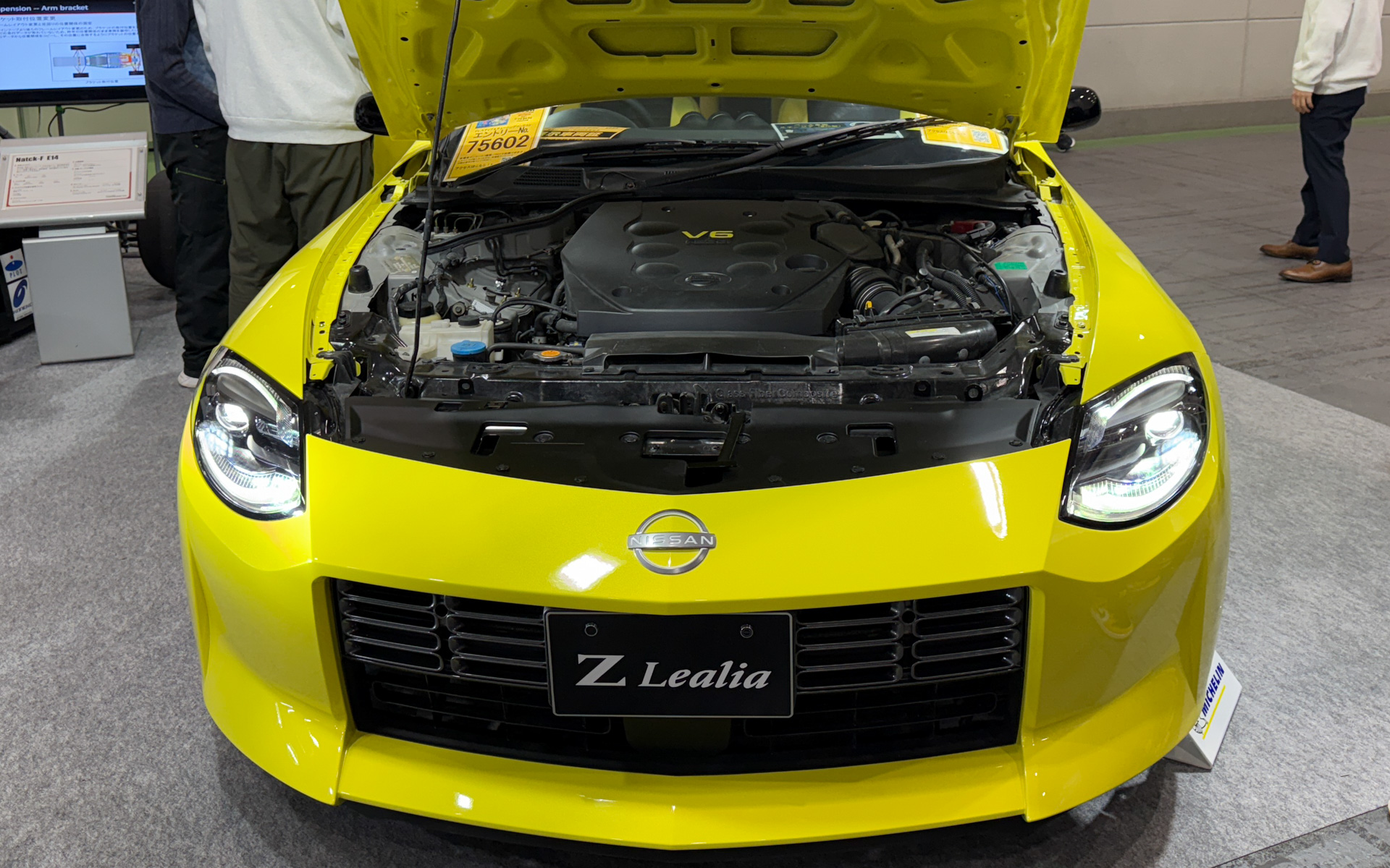 ベース車両はM35型「ステージア」で、最新のRZ34型「フェアレディZ」のような流麗なデザインを実現するために、リアまわりはフェンダーやルーフを一部切断し、日産「リーフ」のリア部分を丸ごと取り付けて溶接