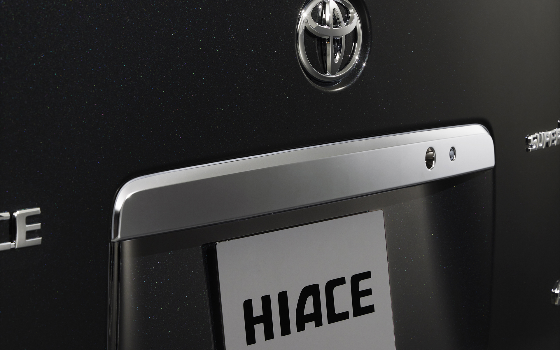 メッキバックドアガーニッシュ（プラチナサテンメッキ）