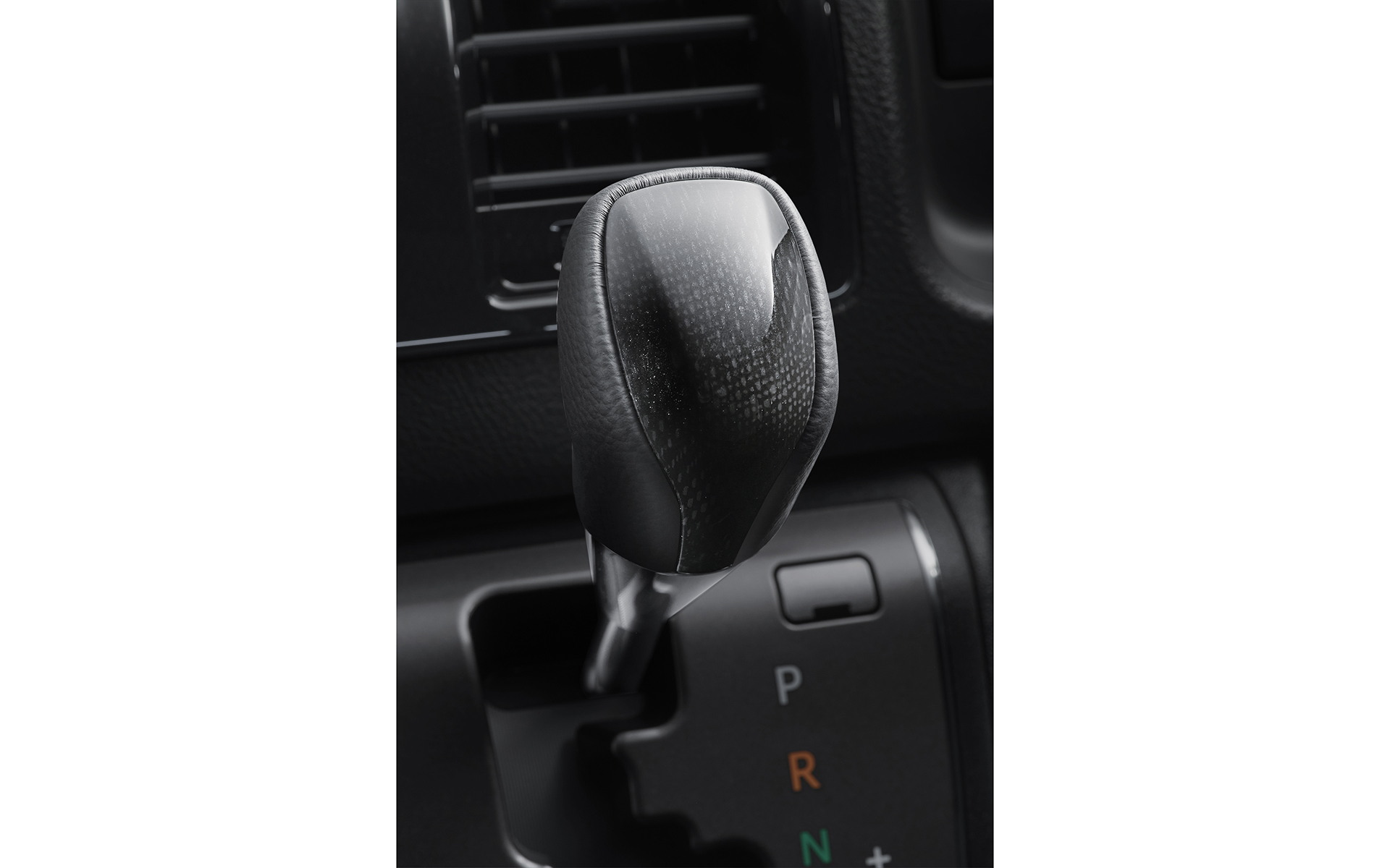 シフトノブ（本革＋カーボン調加飾）