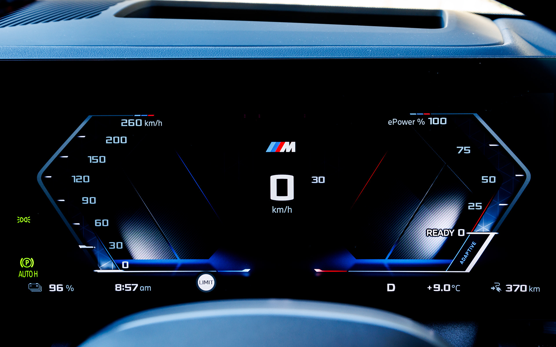 マルチディスプレイメーターパネルには、車体にかかったG（荷重）を表示するモードも用意