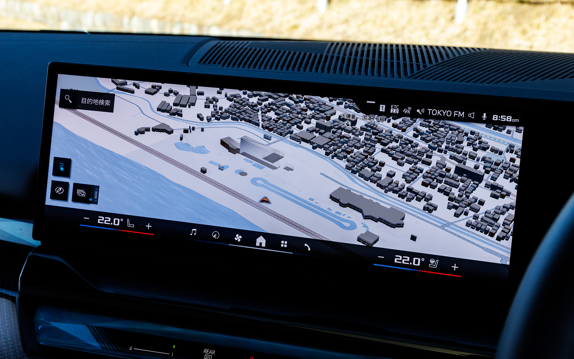 センターには横長の14.9インチ・ワイドコントロールディスプレイはタッチパネル機能付きが備わる
