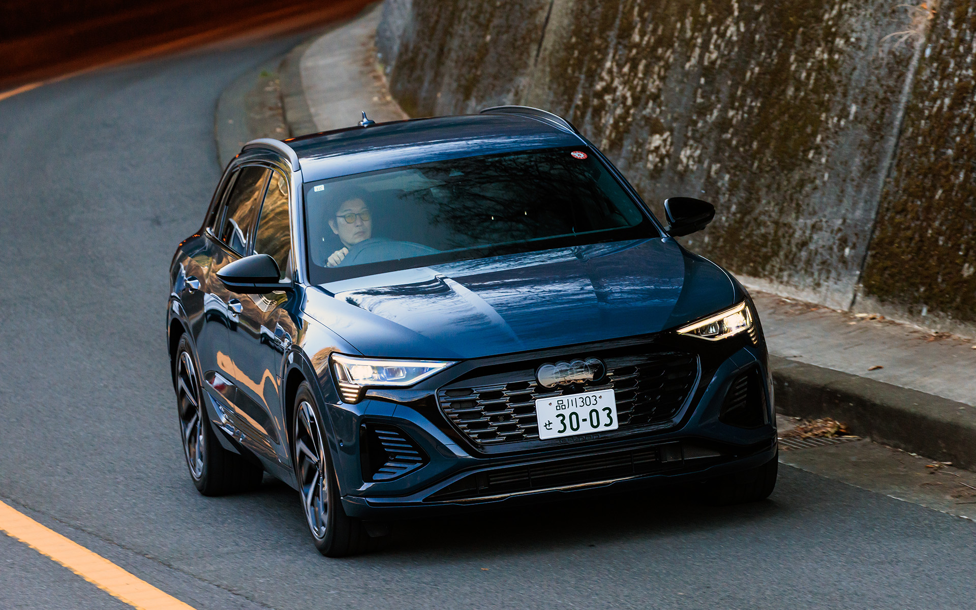 アウディのバッテリEV（電気自動車）のラグジュアリーSUV「Q8 55 e-tron quattro S line」を試乗した