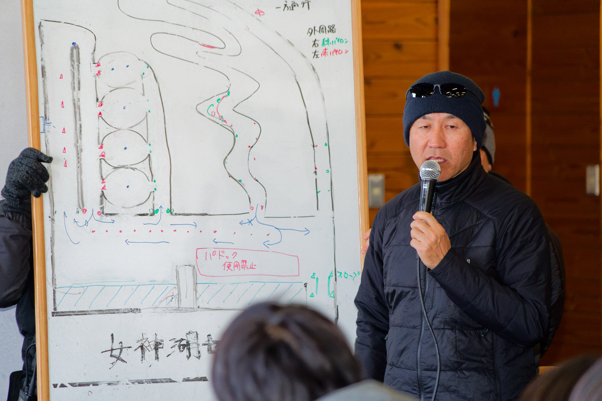 全日本ジムカーナ選手権でシリーズチャンピオンを12回獲得している斉藤邦夫氏