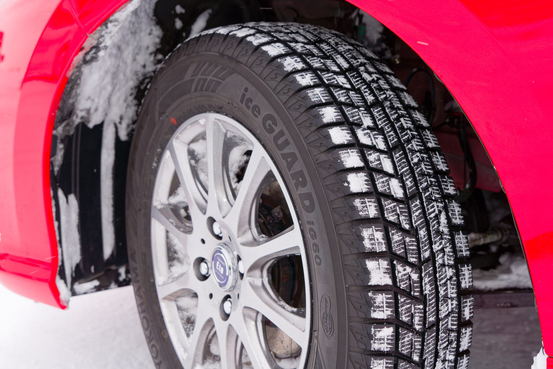 ちなみにタイヤはもちろん横浜ゴムのiceGUARD 7