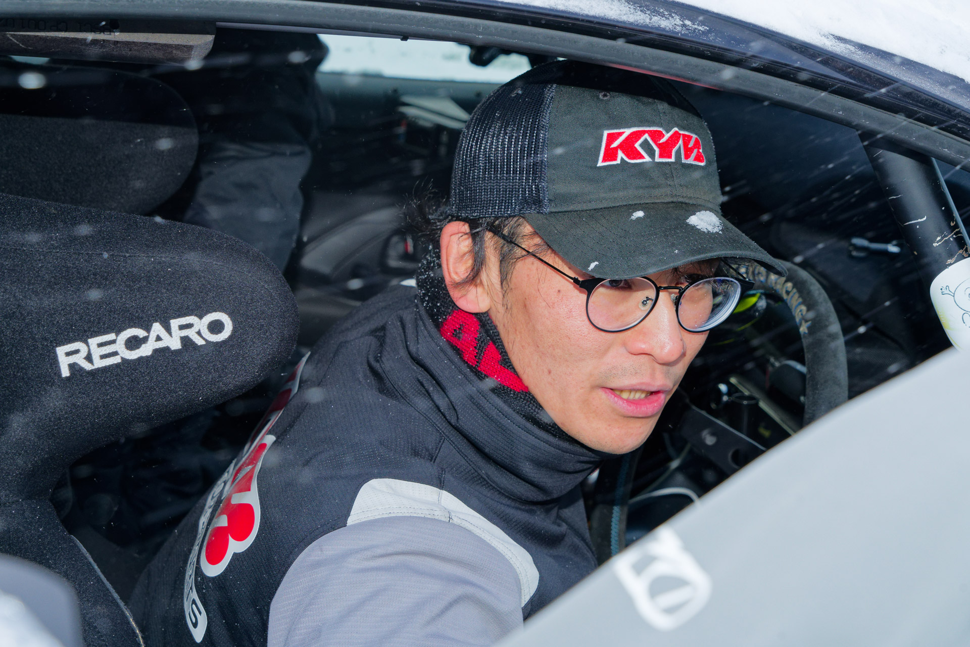 KAYABA RALLY TEAMの社員ドライバーである石黒一暢選手