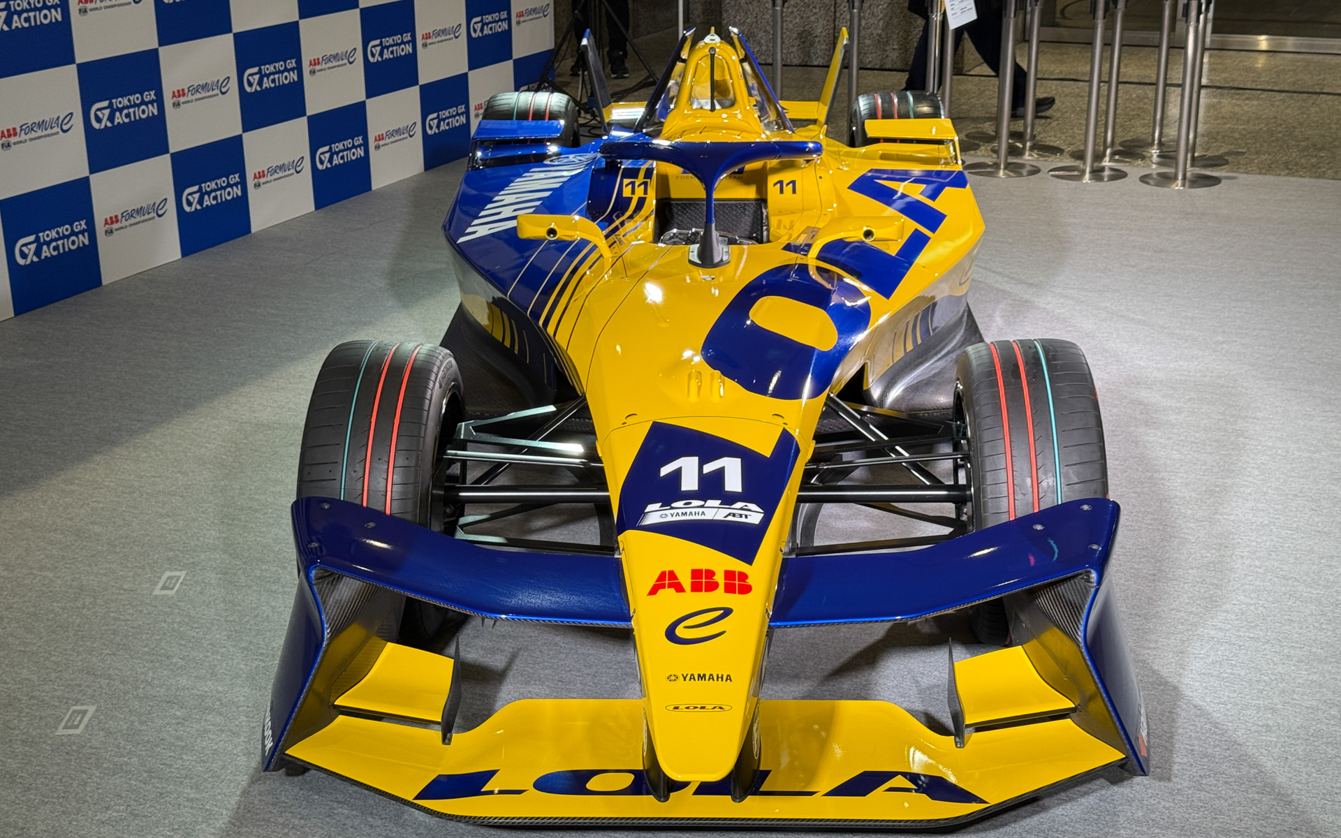 会場で展示されるフォーミュラEの新型マシンのモデルカー