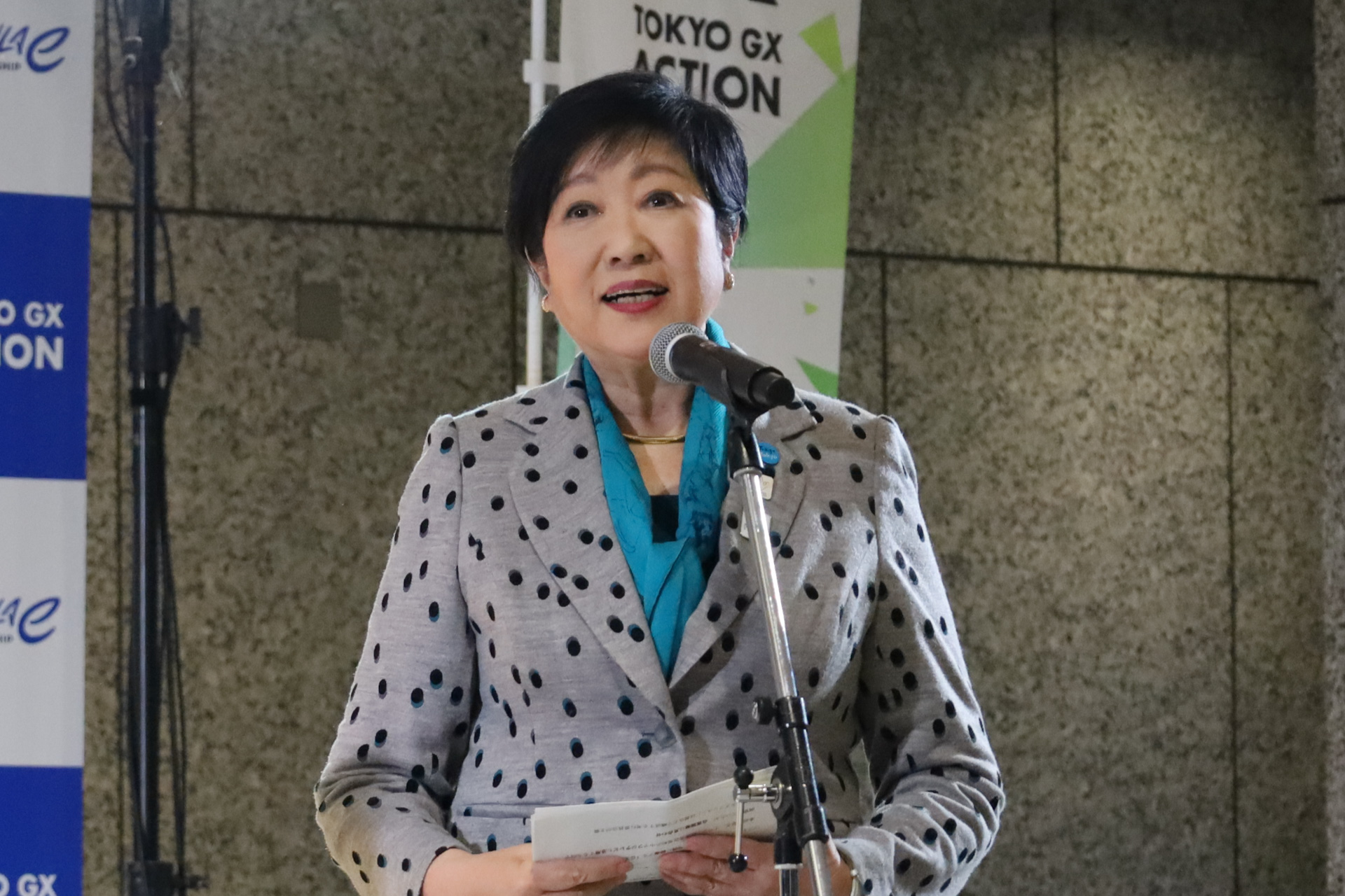 東京都知事の小池百合子氏
