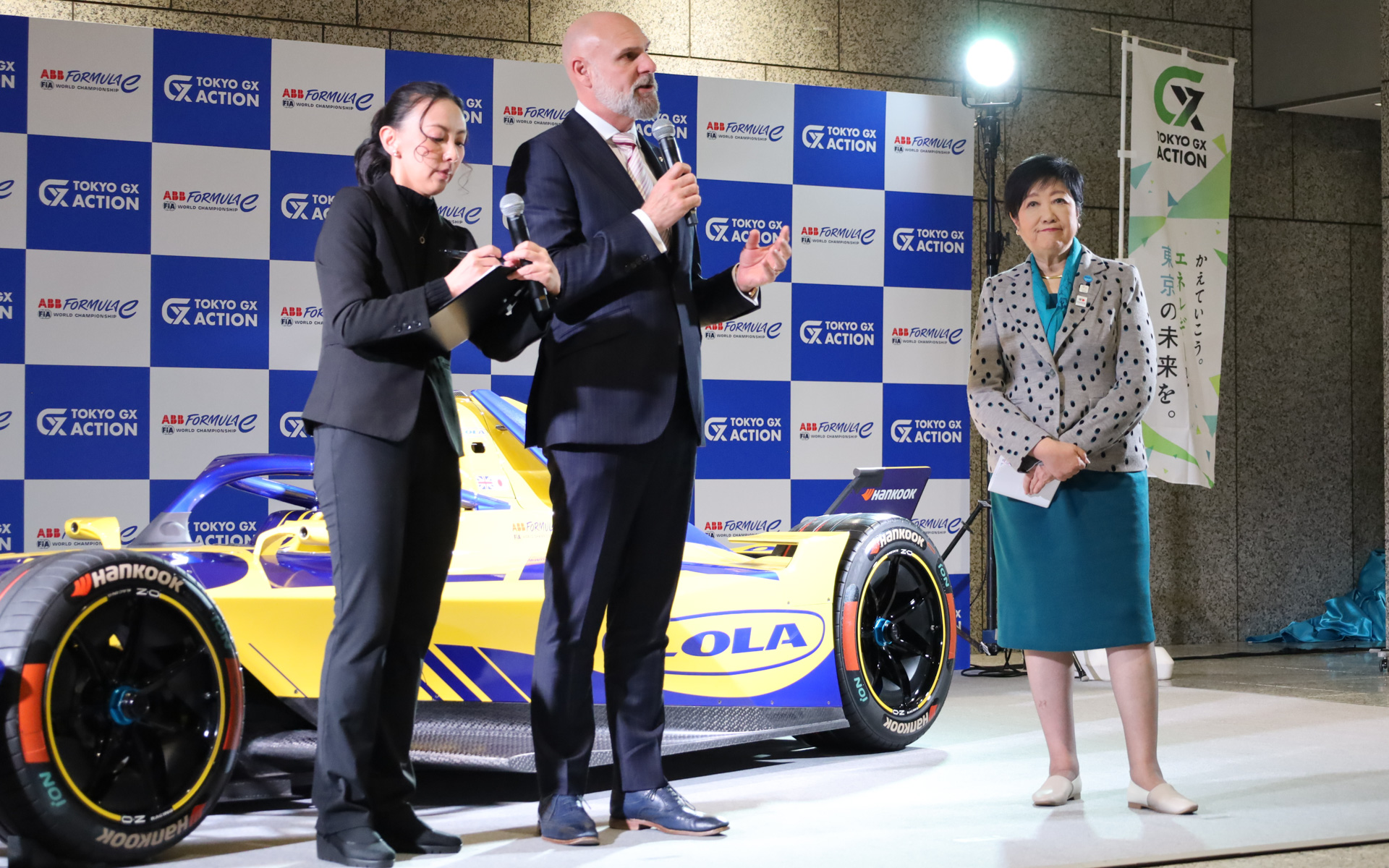 フォーミュラEオペレーションズ CEOのジェフ・ドッズ氏（写真中央）