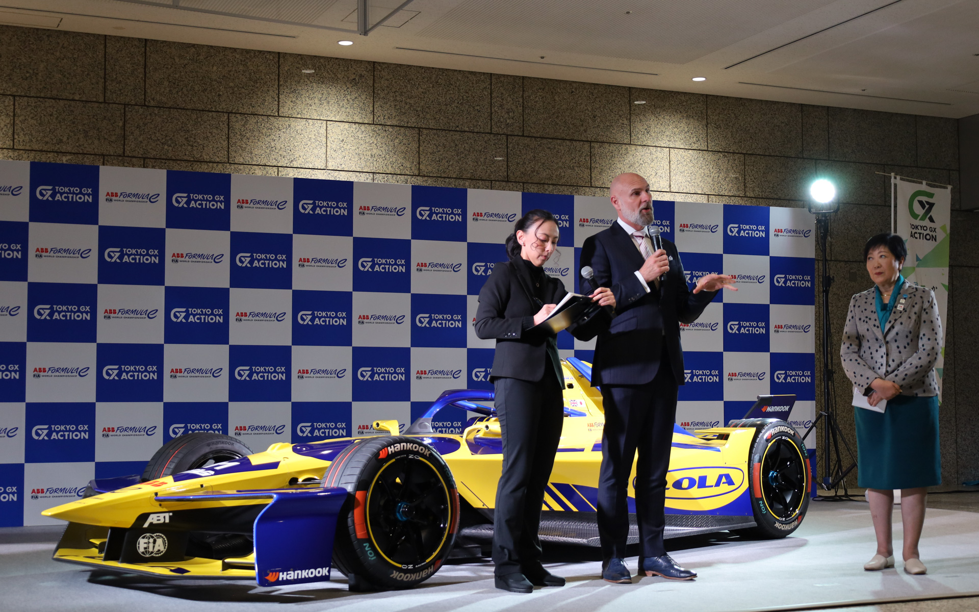 東京都知事の小池百合子氏とフォーミュラEオペレーションズ CEOのジェフ・ドッズ氏が出席した「TOKYO GX ACTION×フォーミュラE 東京大会PRイベント オープニングセレモニー」