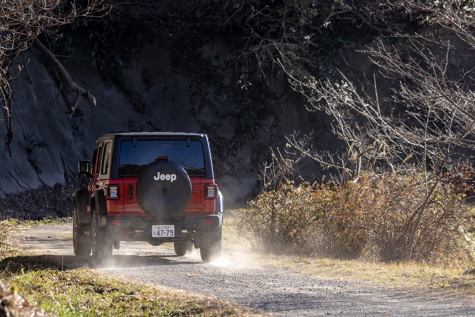 未塗装の道もラングラーならちょっとした冒険。どんな場所でも思い出が作れる