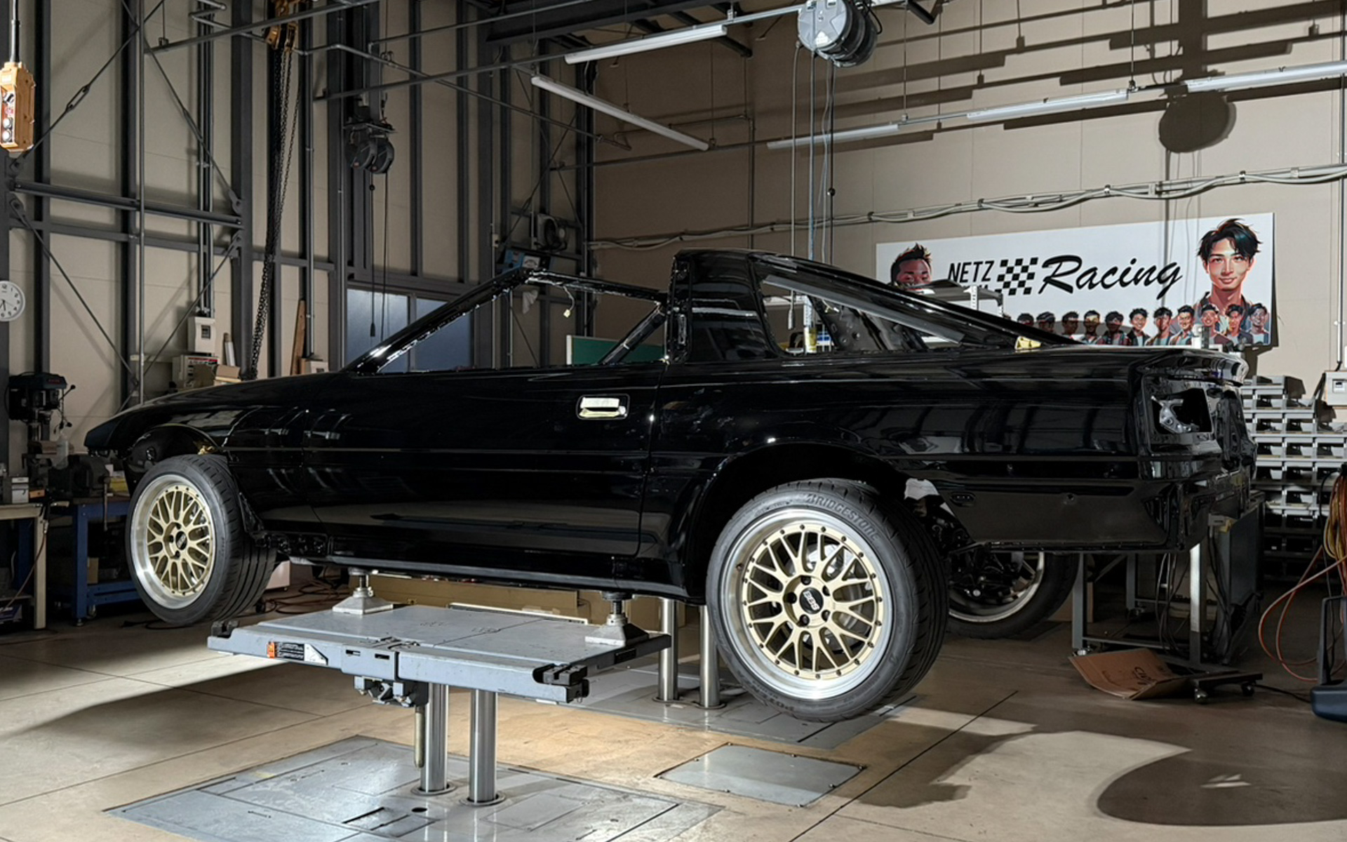 ネッツトヨタ富山「GR Garage富山新庄」でレストア作業中の70スープラ