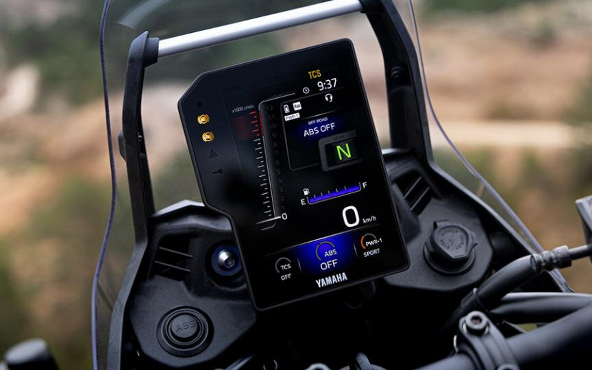 つながる機能搭載の専用設計6.3インチフルカラーTFT縦型メーター。直感的に操作可能な新作ハンドルスイッチなどの機能装備