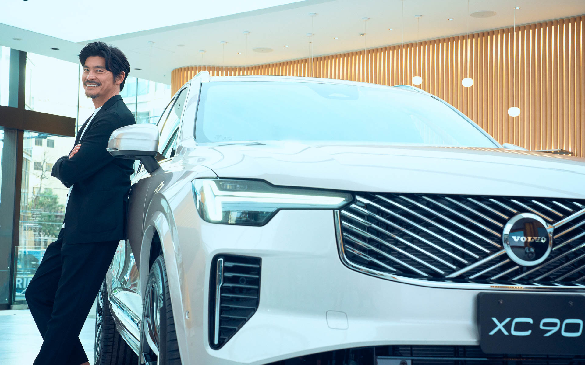 ボルボ「XC90」のアンバサダーに就任した坂口憲二さん