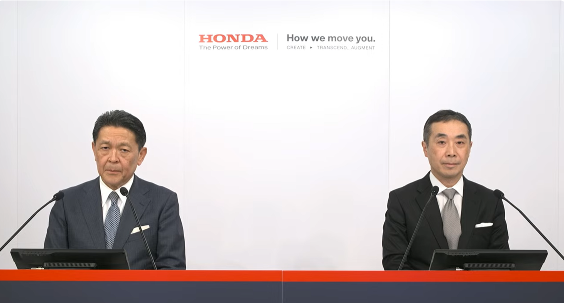 ホンダの2025年3月期 第3四半期決算説明会で登壇した本田技研工業株式会社 取締役 代表執行役副社長 青山真二氏（右）、取締役 執行役常務 藤村英司氏（左）