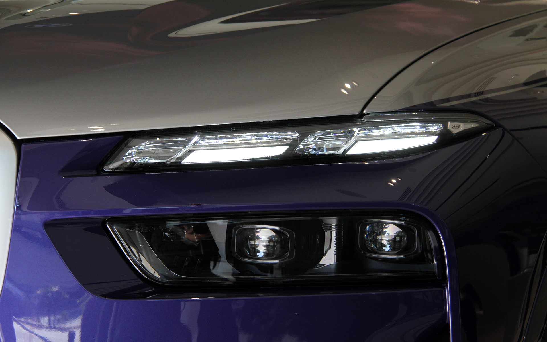 宝石のような無限の輝きを放つという「クリスタル・ライト・ヘッドライト」を特別装備（本国モデルではオプション設定のもの）