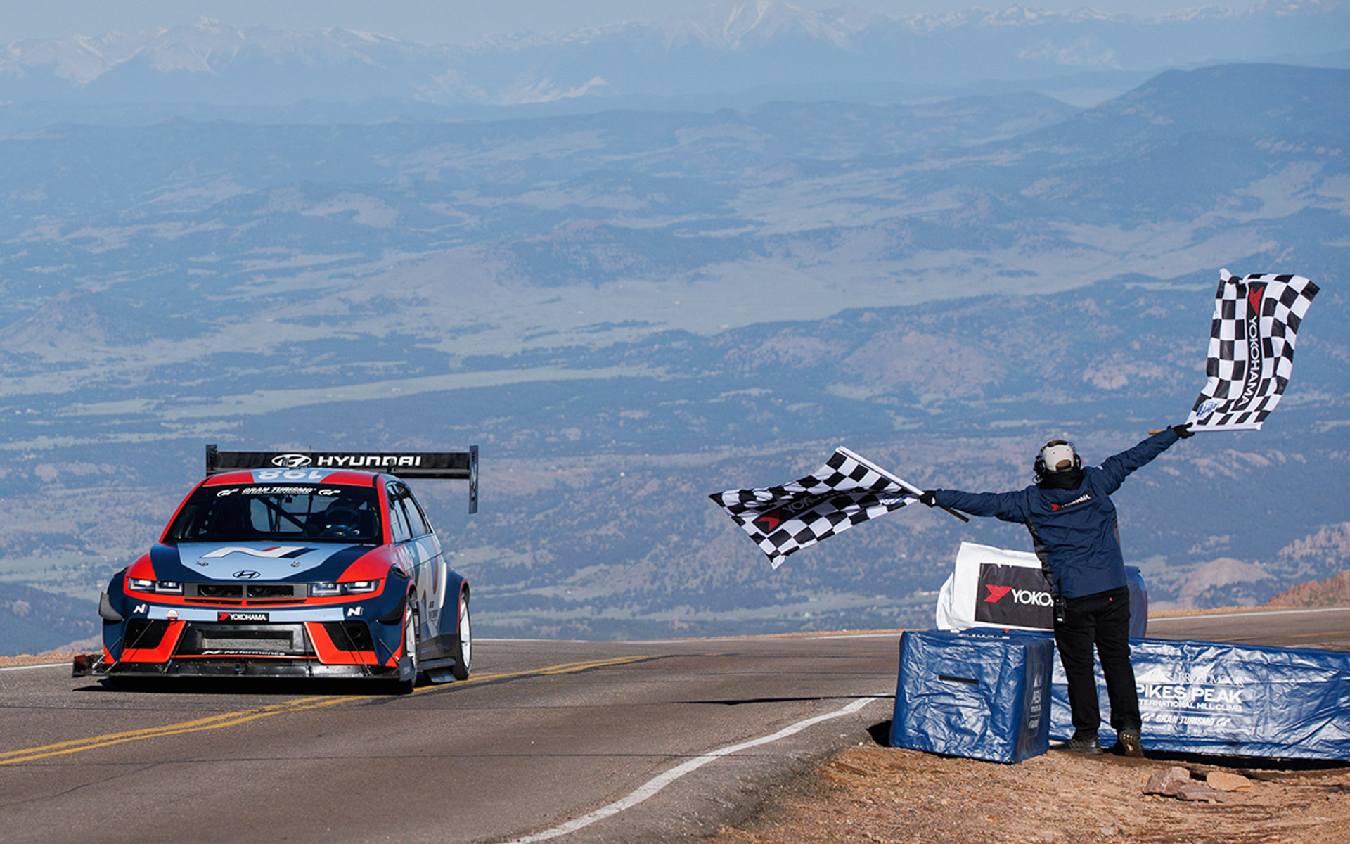 Exhibitionクラスで優勝したADVANレーシングタイヤ装着車両（画像は2024年のもの）