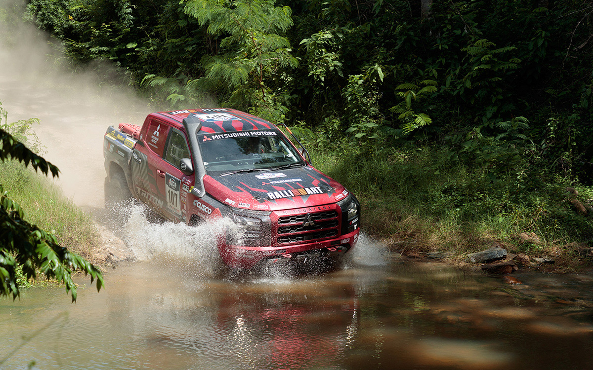 AXCR 2024で「GEOLANDAR」を装着し5位を 獲得した三菱自動車の「トライトン」