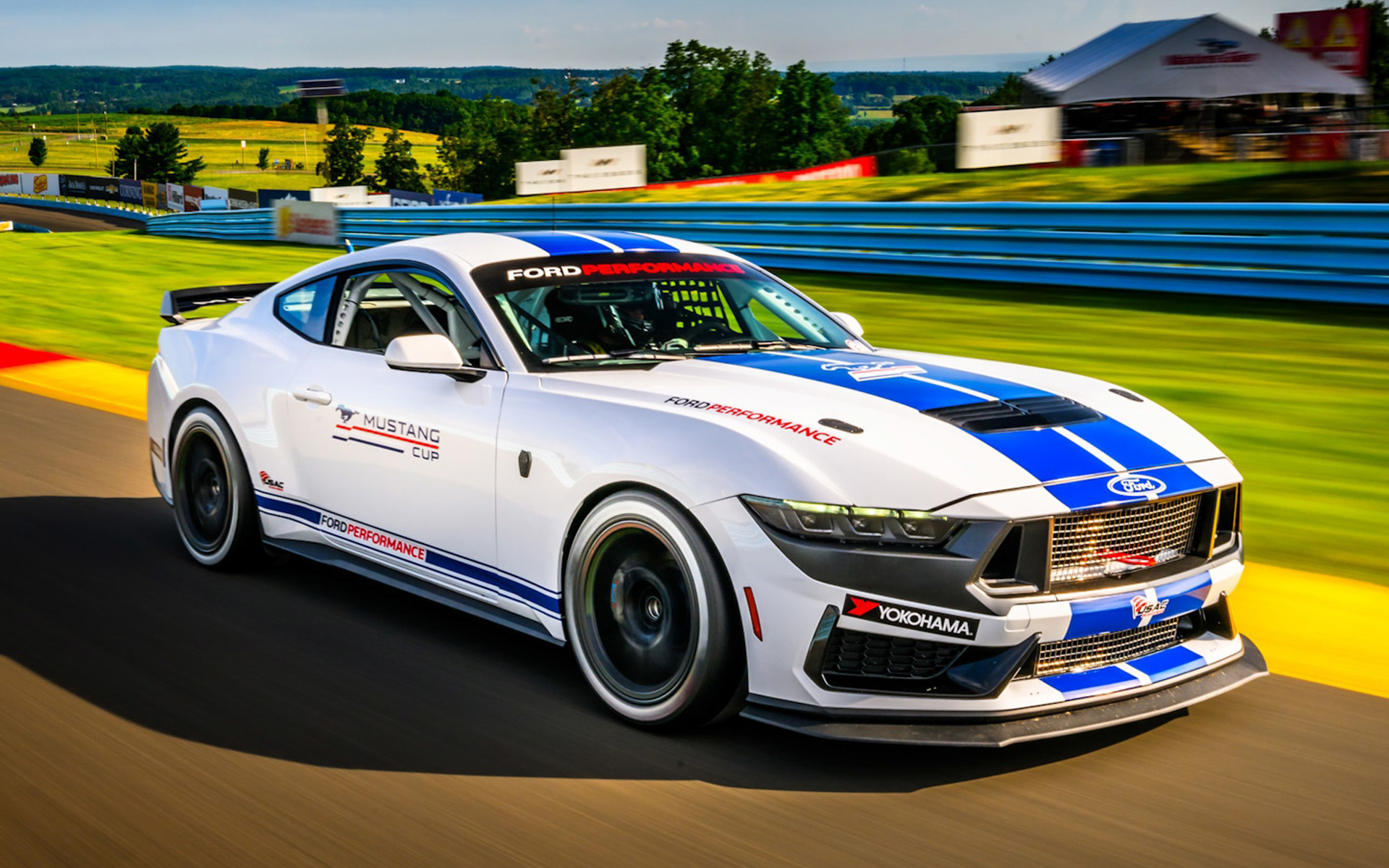 Mustang Dark Horse R