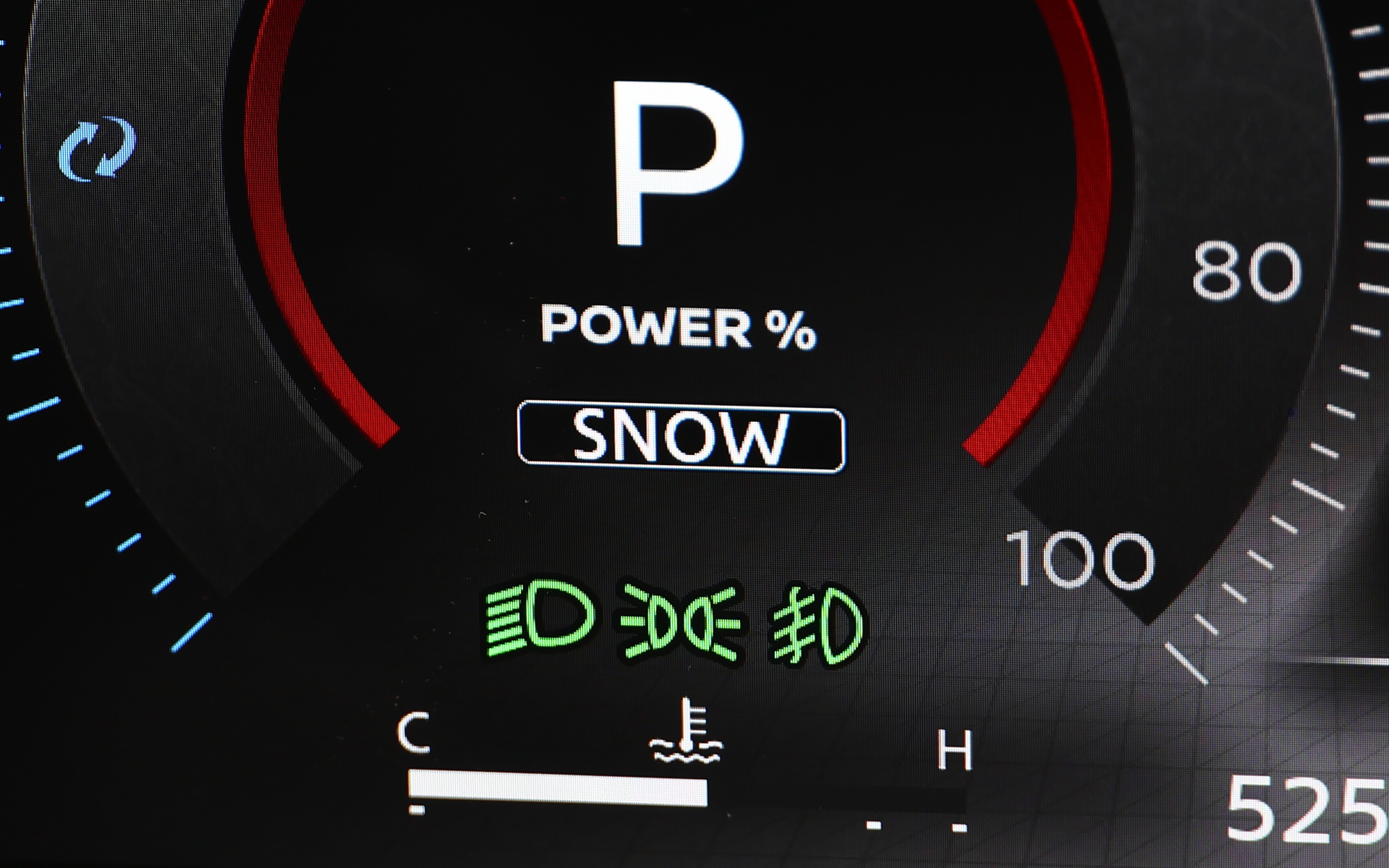 e-4ORCE仕様の走行モードは「STANDARD」「SPORT」「ECO」とともに「SNOW」を用意